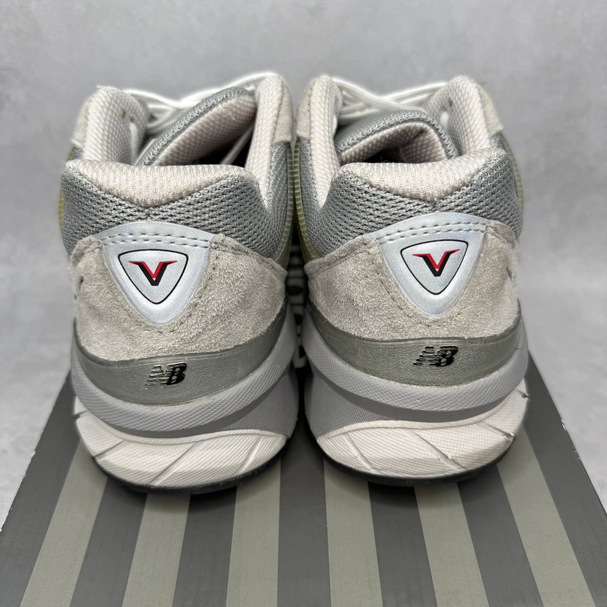 New Balance 990v5 Grey *pre-owned* SIZE 7.5