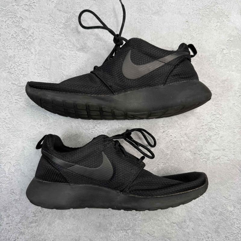 Nike Roshe Run Triple Black (Women's) *pre - owned* SIZE 7.5W - Kicks Collective PA - Nike - 511882 - 096 - Women's Shoes - 6M/7.5W - Pre - Owned - No Box