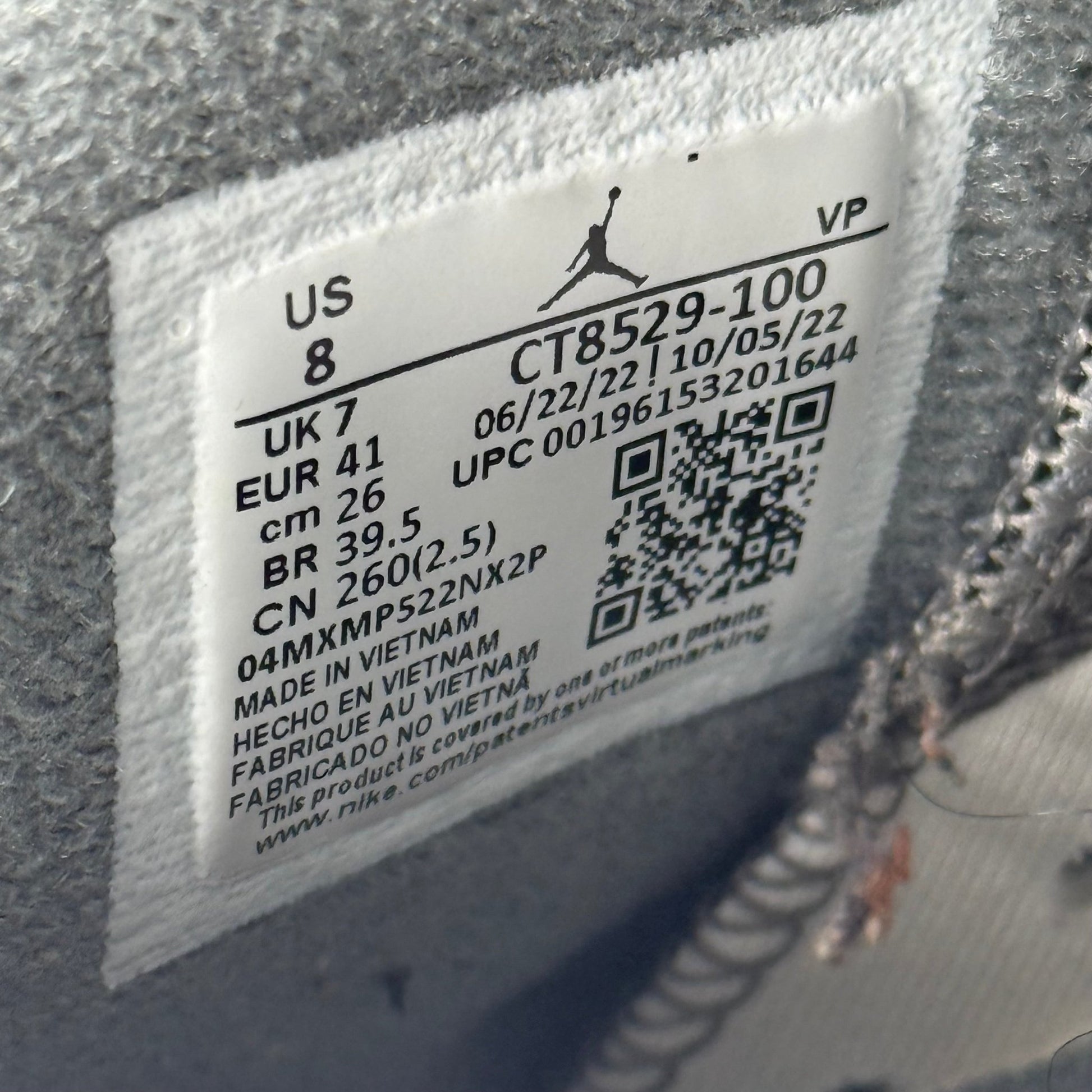 Jordan 6 Retro Cool Grey *pre - owned* SIZE 8 - Kicks Collective PA - Jordan - CT8529-100 - Men's Shoes - 8M/9.5W - Pre - Owned