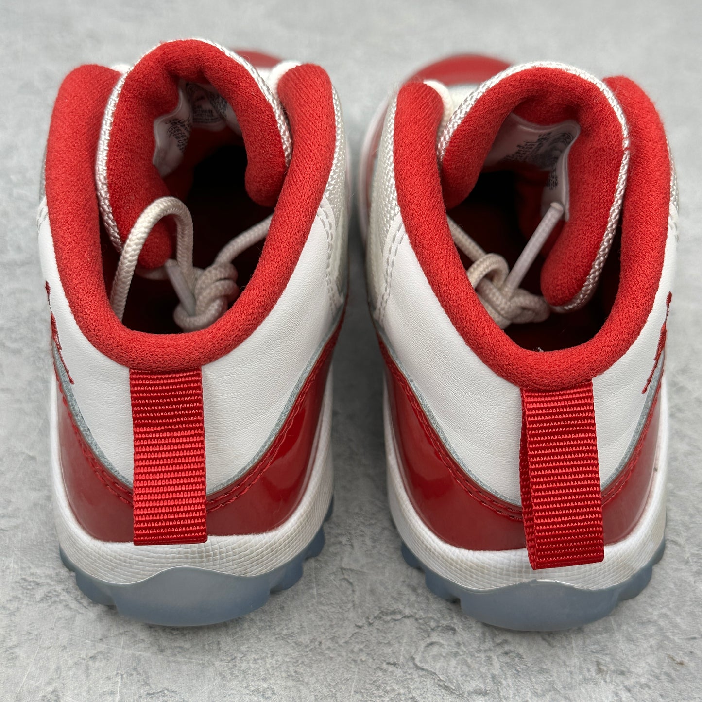 Jordan 11 Retro Cherry (2022) (TD) *pre-owned* SIZE 9C