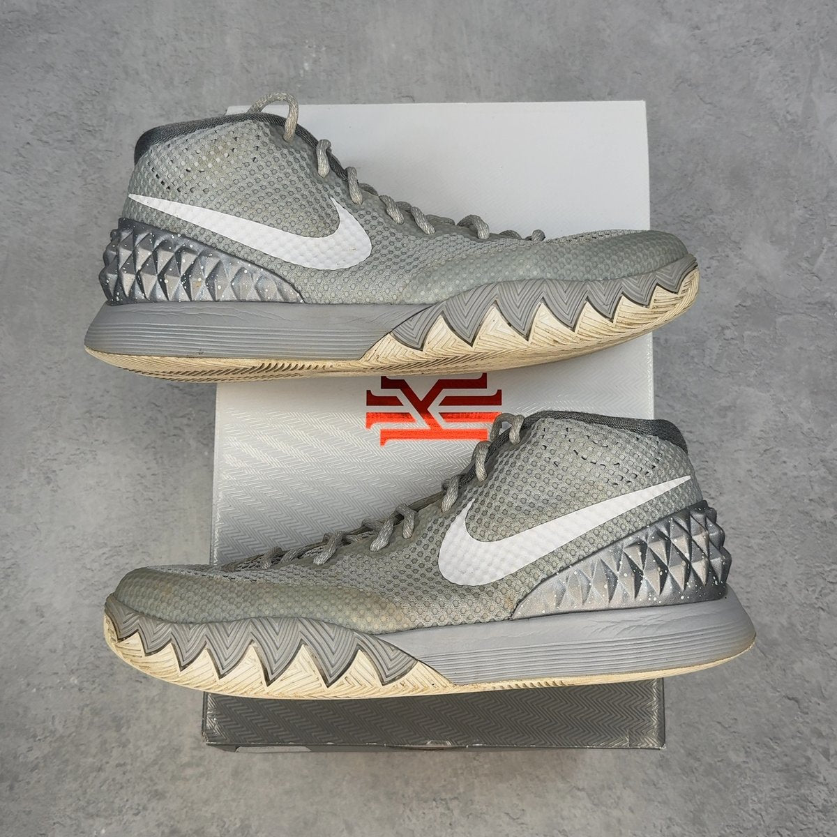 Nike Kyrie 1 Wolf Grey 9.5 (Pre-Owned) - front