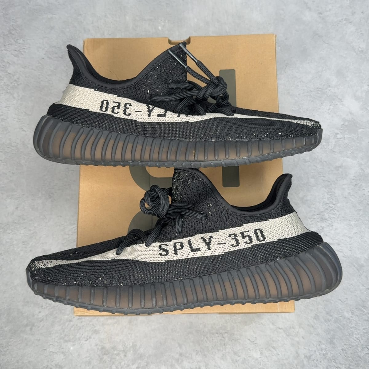 adidas Yeezy Boost 350 V2 Core Black White 10 (Pre-Owned) - front
