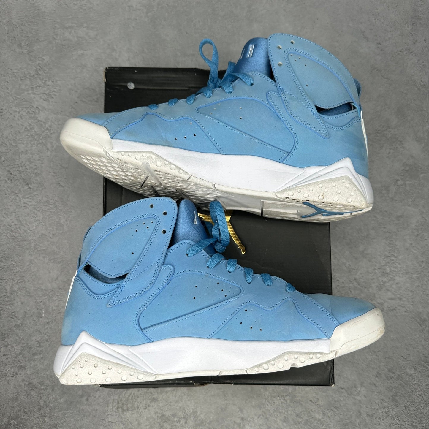 Jordan 7 Retro Pantone *pre - owned* SIZE 11 - Kicks Collective PA - Jordan - 304775-400 - Men's Shoes - 11M/12.5W - Pre - Owned