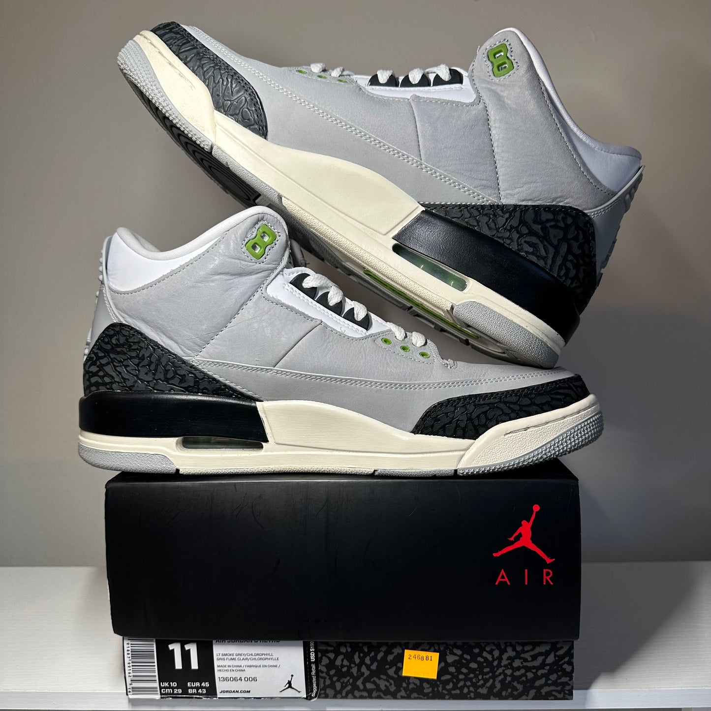 Jordan 3 Retro Chlorophyll *pre-owned* (SIZE 11)