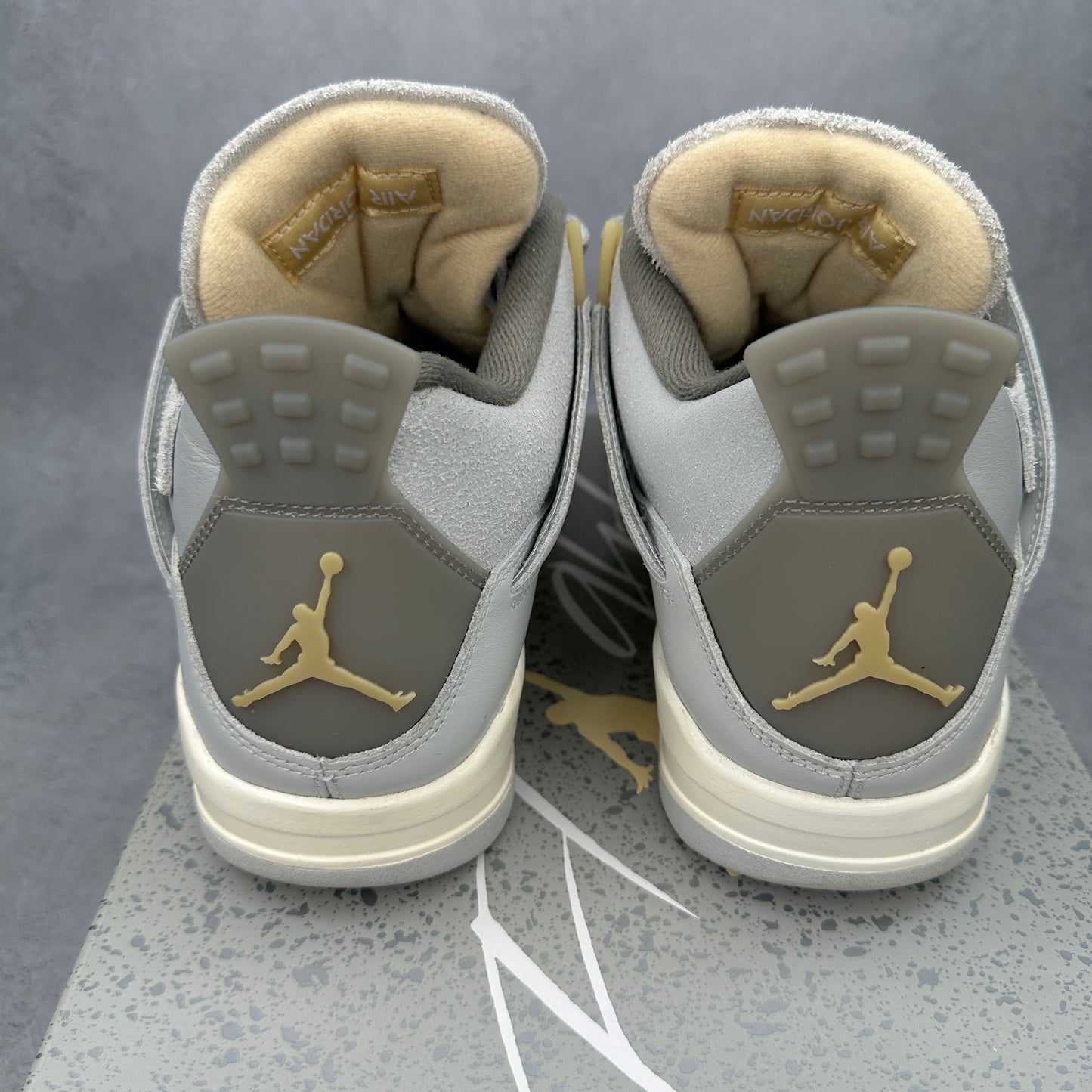 Jordan 4 Retro SE Craft Photon Dust *pre-owned* SIZE 10