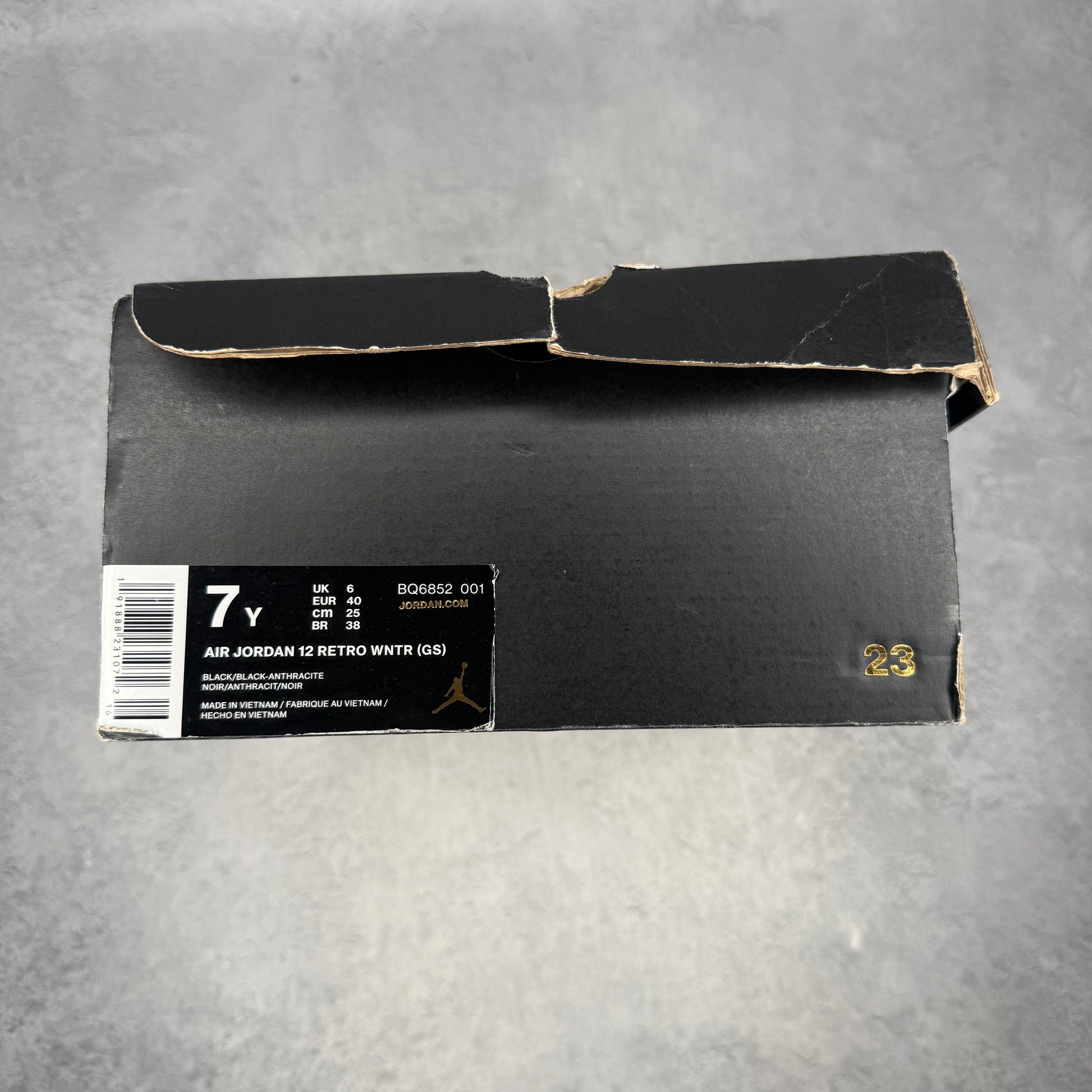 Jordan 12 Retro Winter Black (GS) *pre-owned* SIZE 7Y