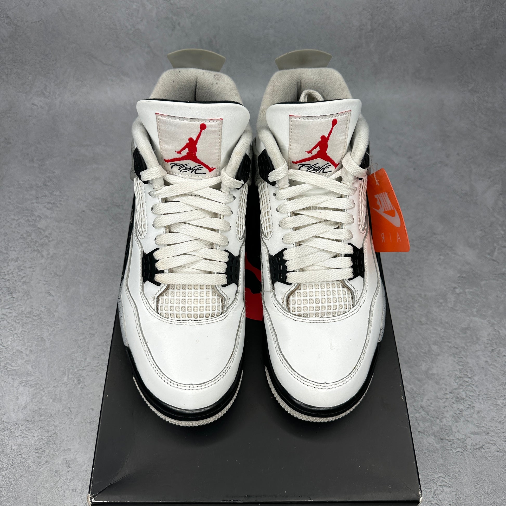 Jordan 4 Retro White Cement (2025) *pre-owned* SIZE 9