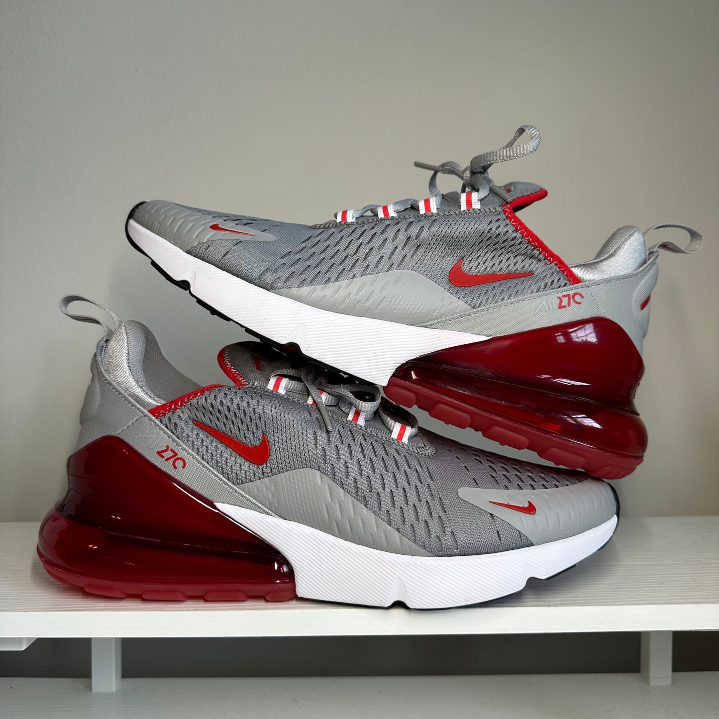 Nike Air Max 270 Particle Grey University Red *pre-owned* (SIZE 9.5)