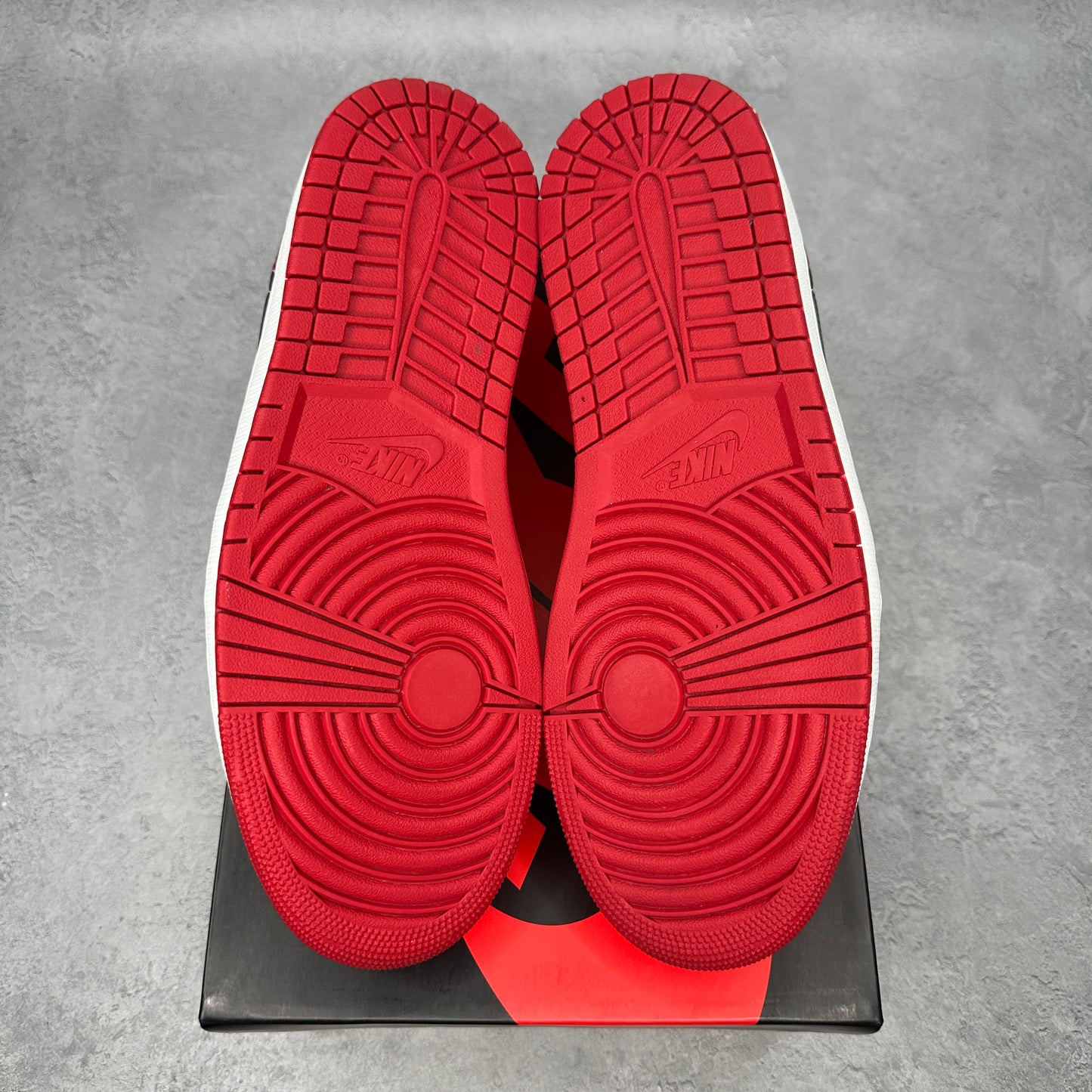 Jordan 1 Retro Low OG Chicago (2025) *pre-owned* SIZE 11.5