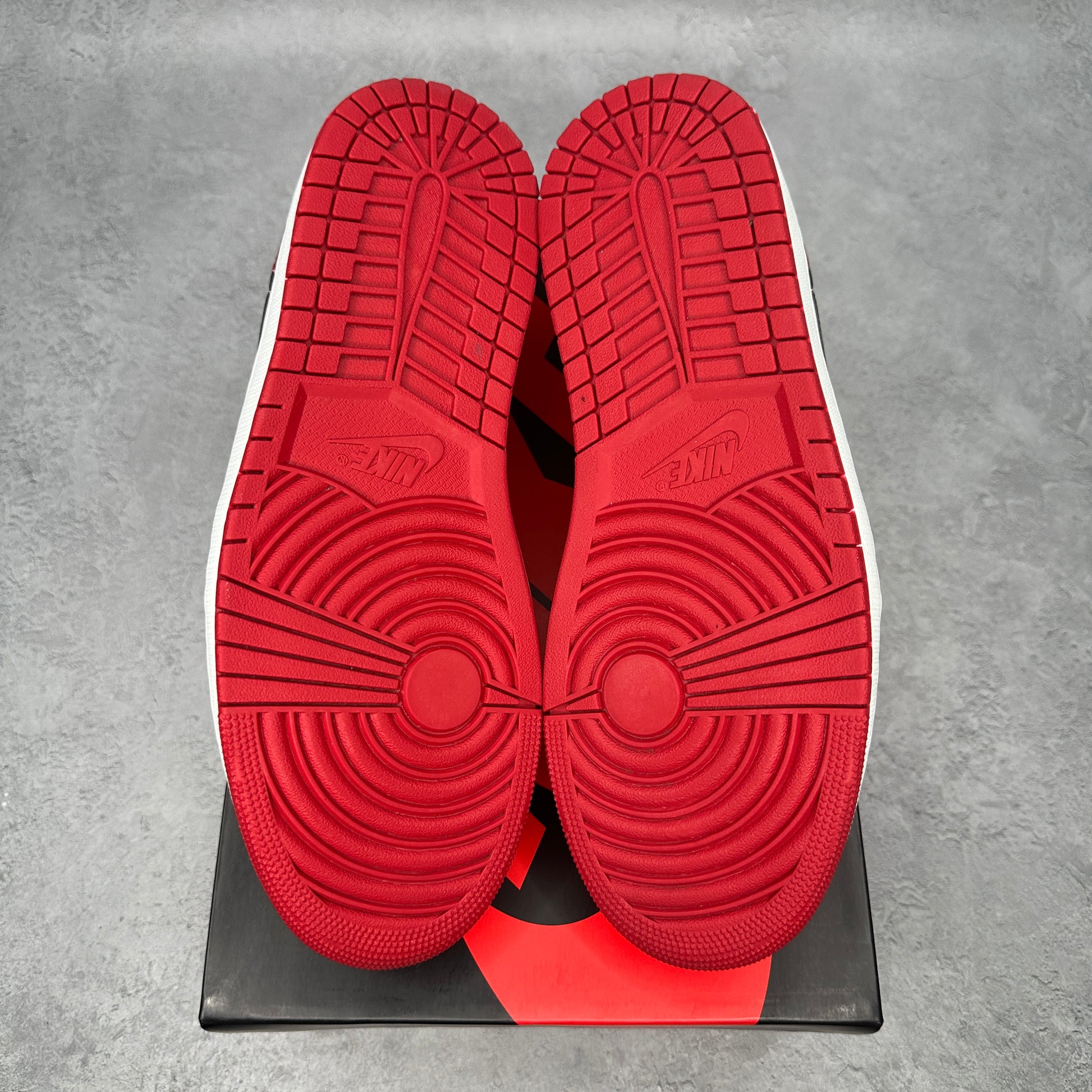 Jordan 1 Retro Low OG Chicago (2025) *pre-owned* SIZE 11.5