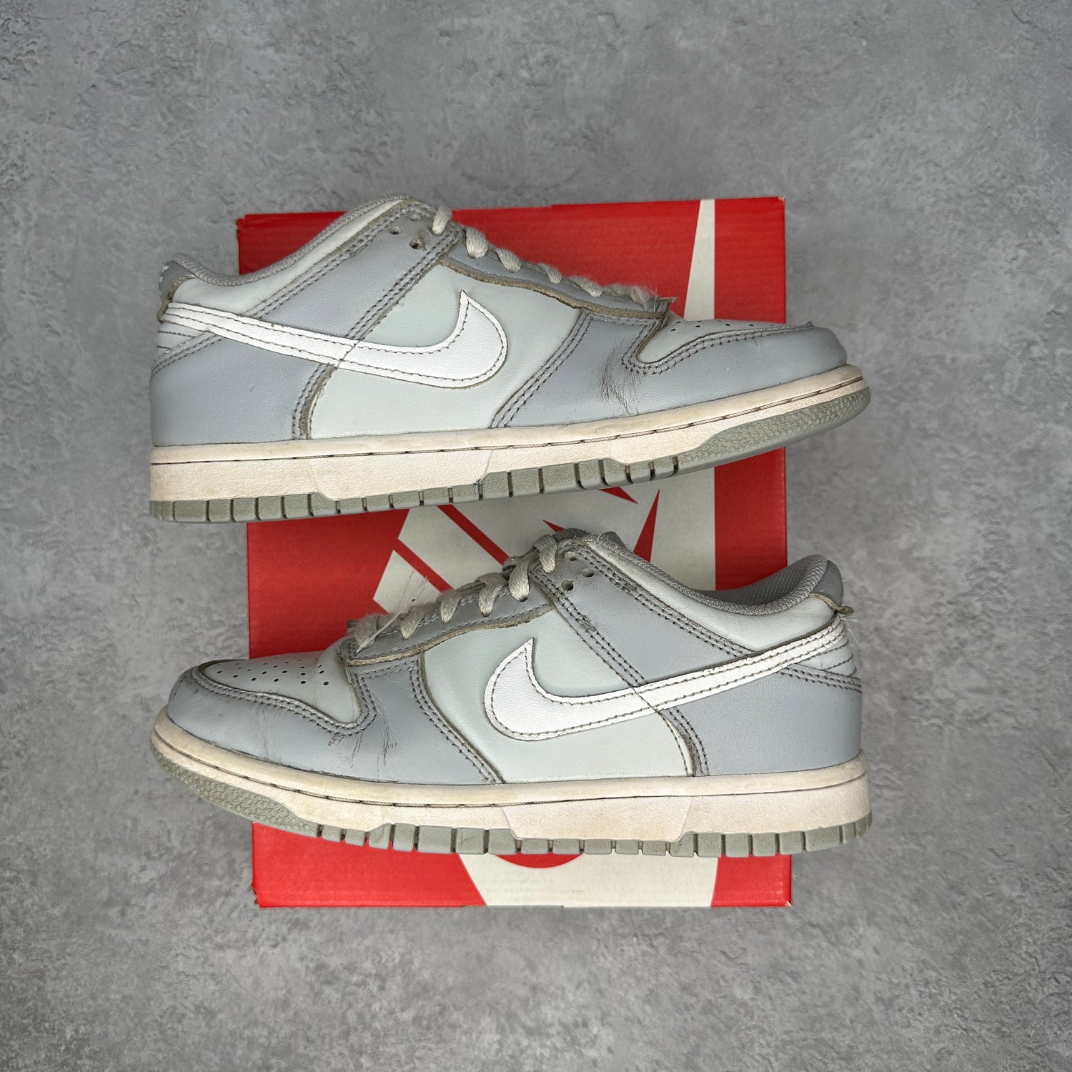 Nike Dunk Low Two-Toned Grey (GS) *pre-owned* SIZE 5Y