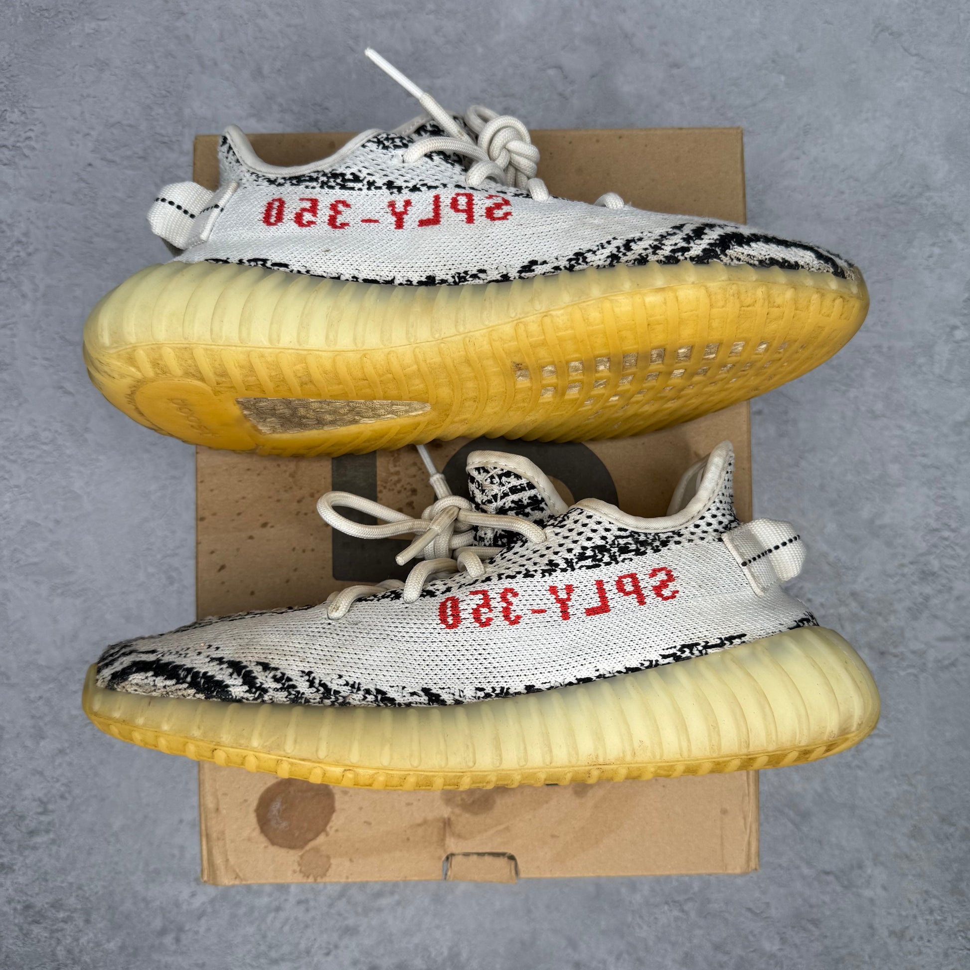 adidas Yeezy Boost 350 V2 Zebra *pre-owned* SIZE 5.5Y