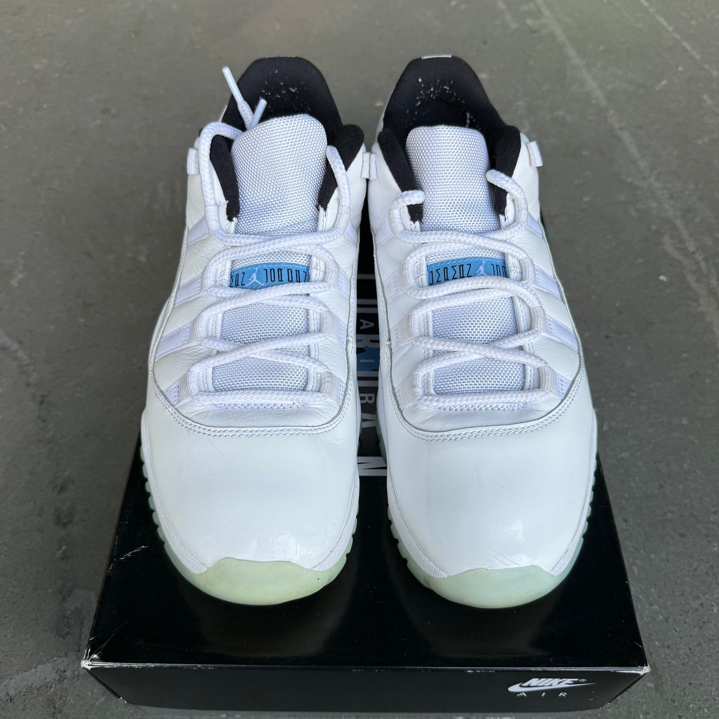 Jordan 11 Retro Low Legend Blue *pre-owned* (SIZE 10.5)