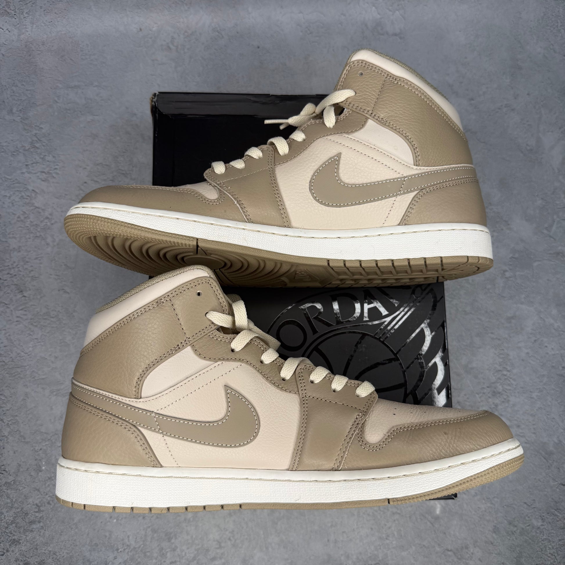Jordan 1 Mid Legend Light Brown *pre-owned* SIZE 13