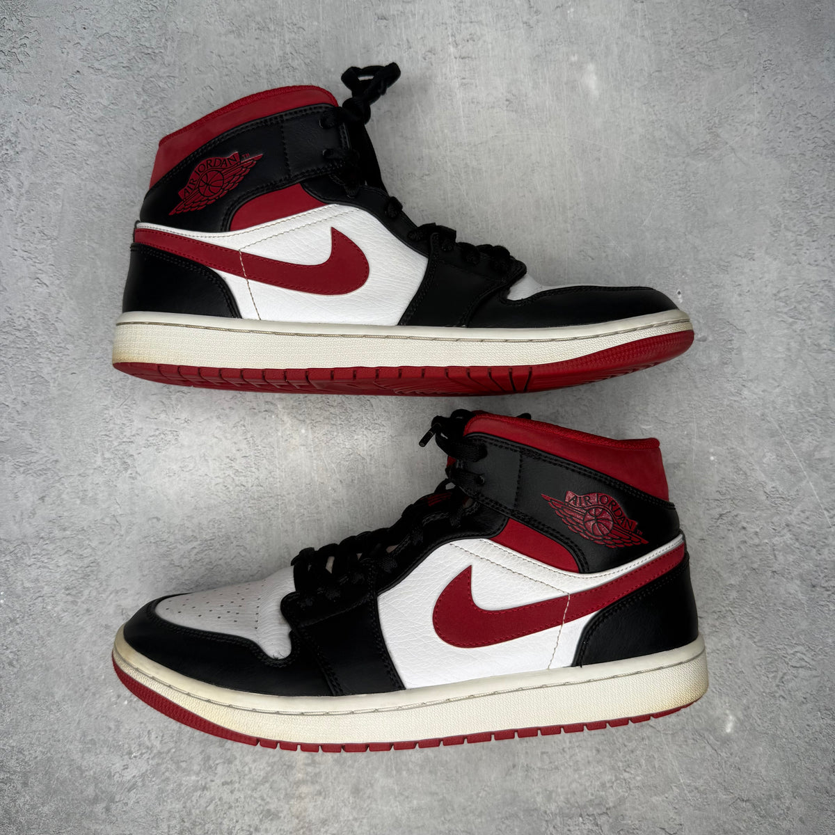 Jordan 1 Mid Gym Red Black White *pre-owned* SIZE 9