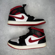 Jordan 1 Mid Gym Red Black White *pre-owned* SIZE 9