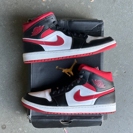 Jordan 1 Mid Gym Red Black White *pre-owned* (SIZE 12)