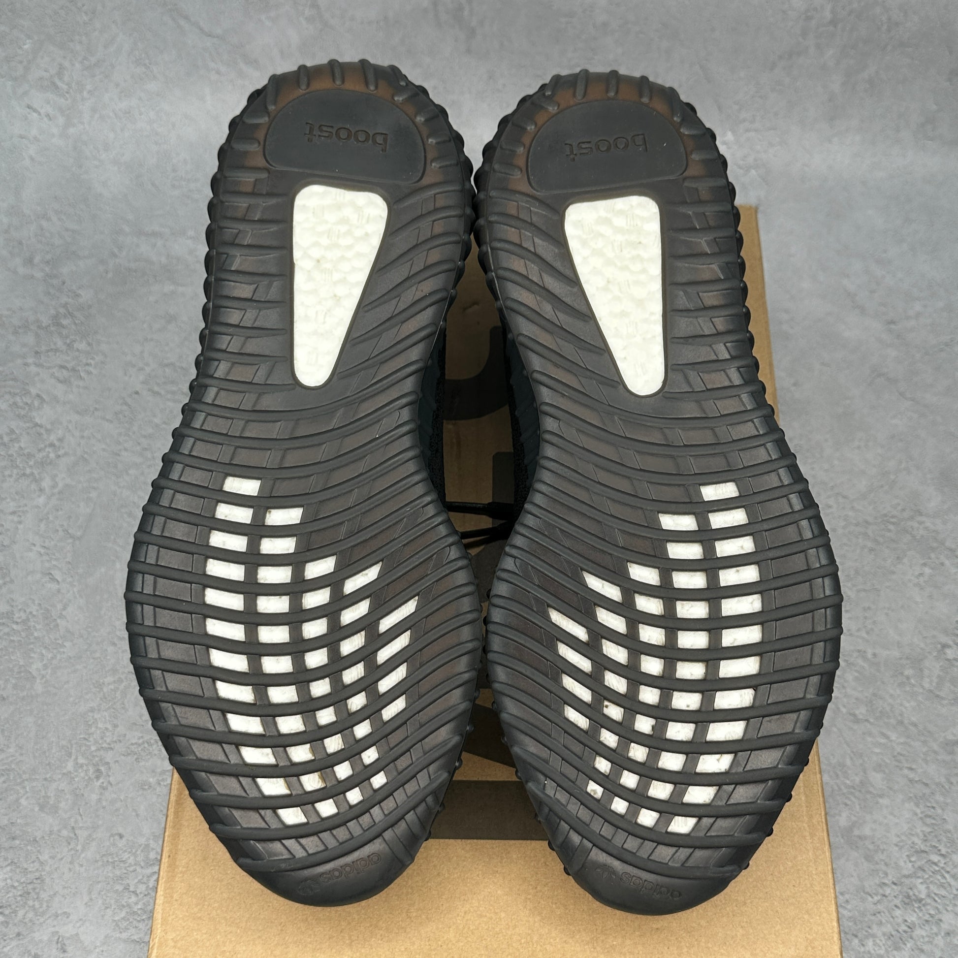 adidas Yeezy Boost 350 V2 Core Black Green VNDS *pre-owned* SIZE 12