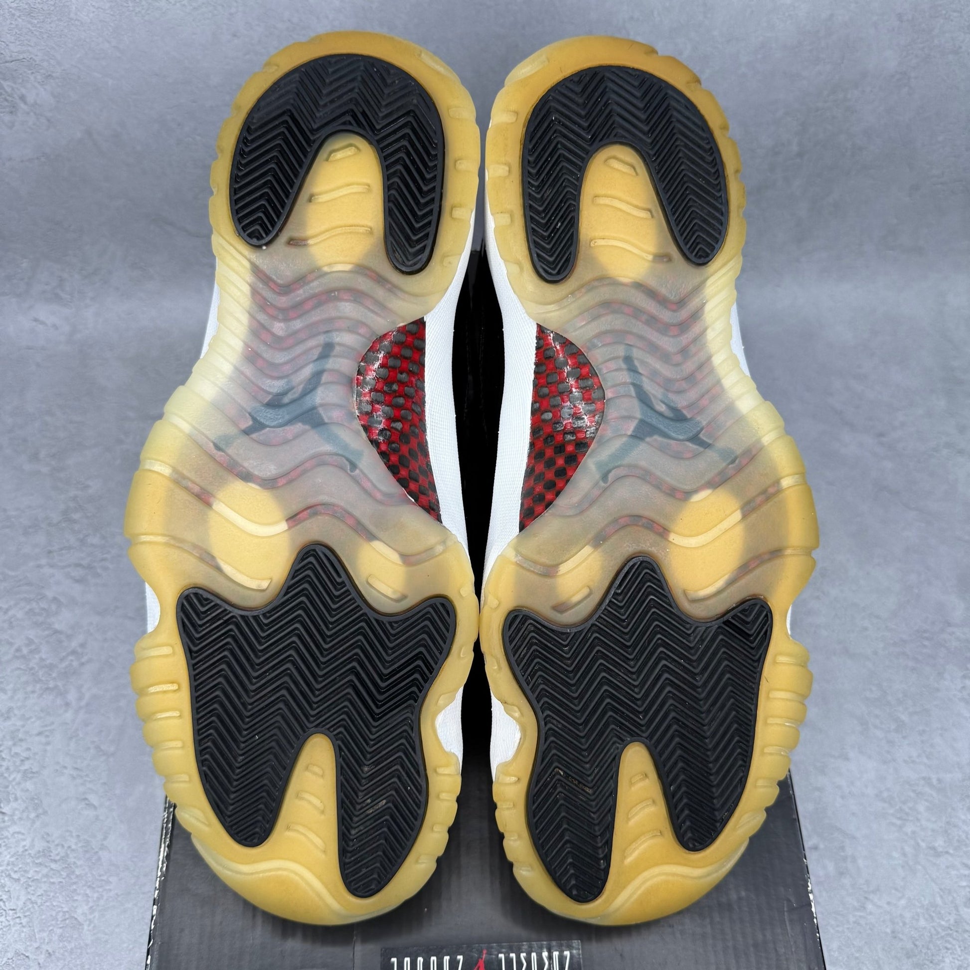 Jordan 11 Retro 72 - 10 *pre - owned* SIZE 11 - Kicks Collective PA - Jordan - 378037-002 - Men's Shoes - 11M/12.5W - Pre - Owned - Original Box (Damaged)