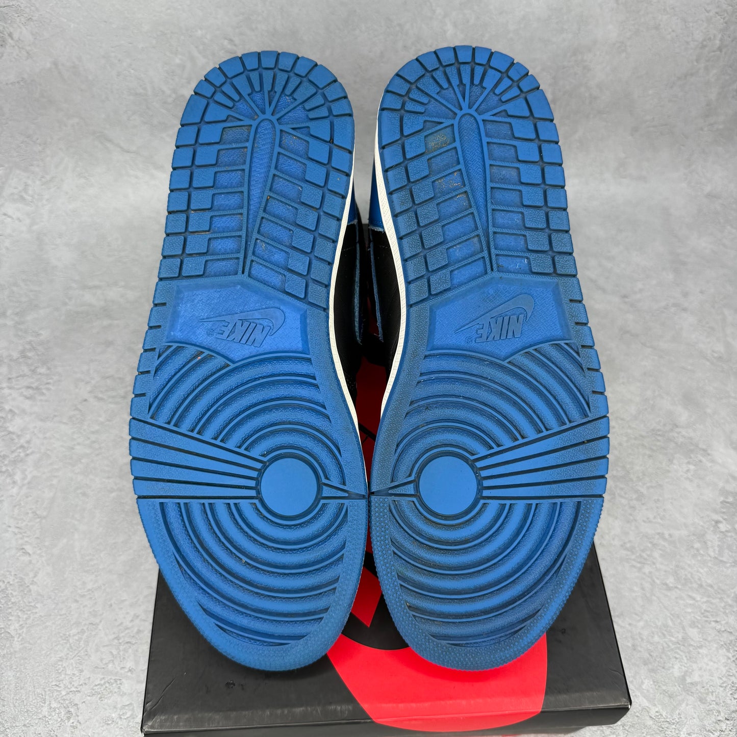 Jordan 1 Retro Royal (2017) *pre-owned* SIZE 8.5