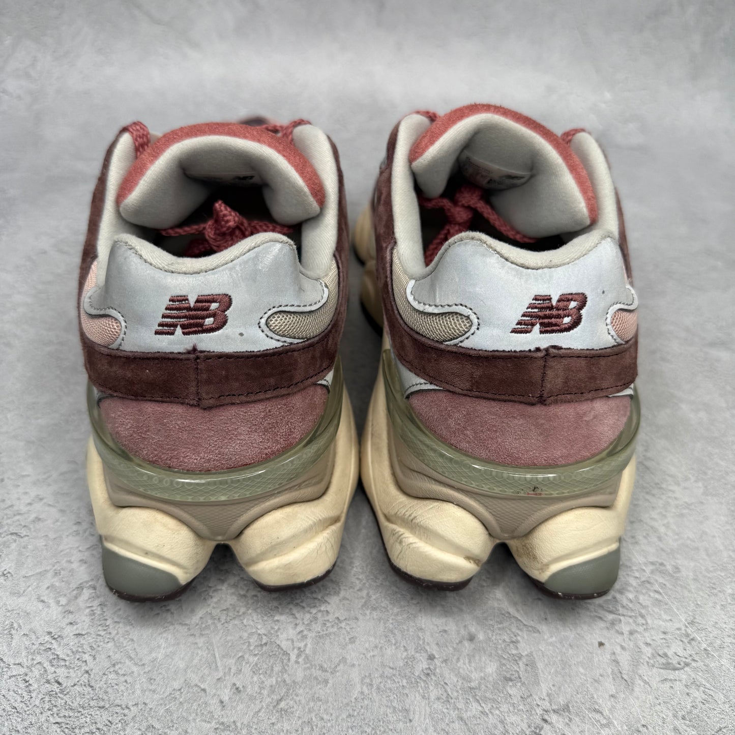 New Balance 9060 Cherry Blossom *pre-owned* SIZE 8