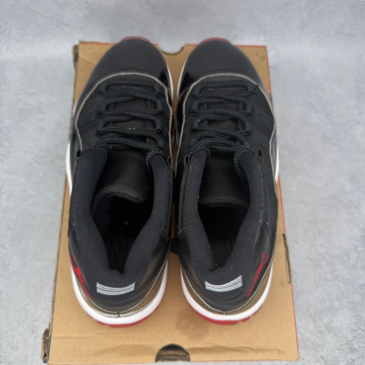 Jordan 11 Retro Playoffs Bred (2019) *pre-owned* SIZE 10