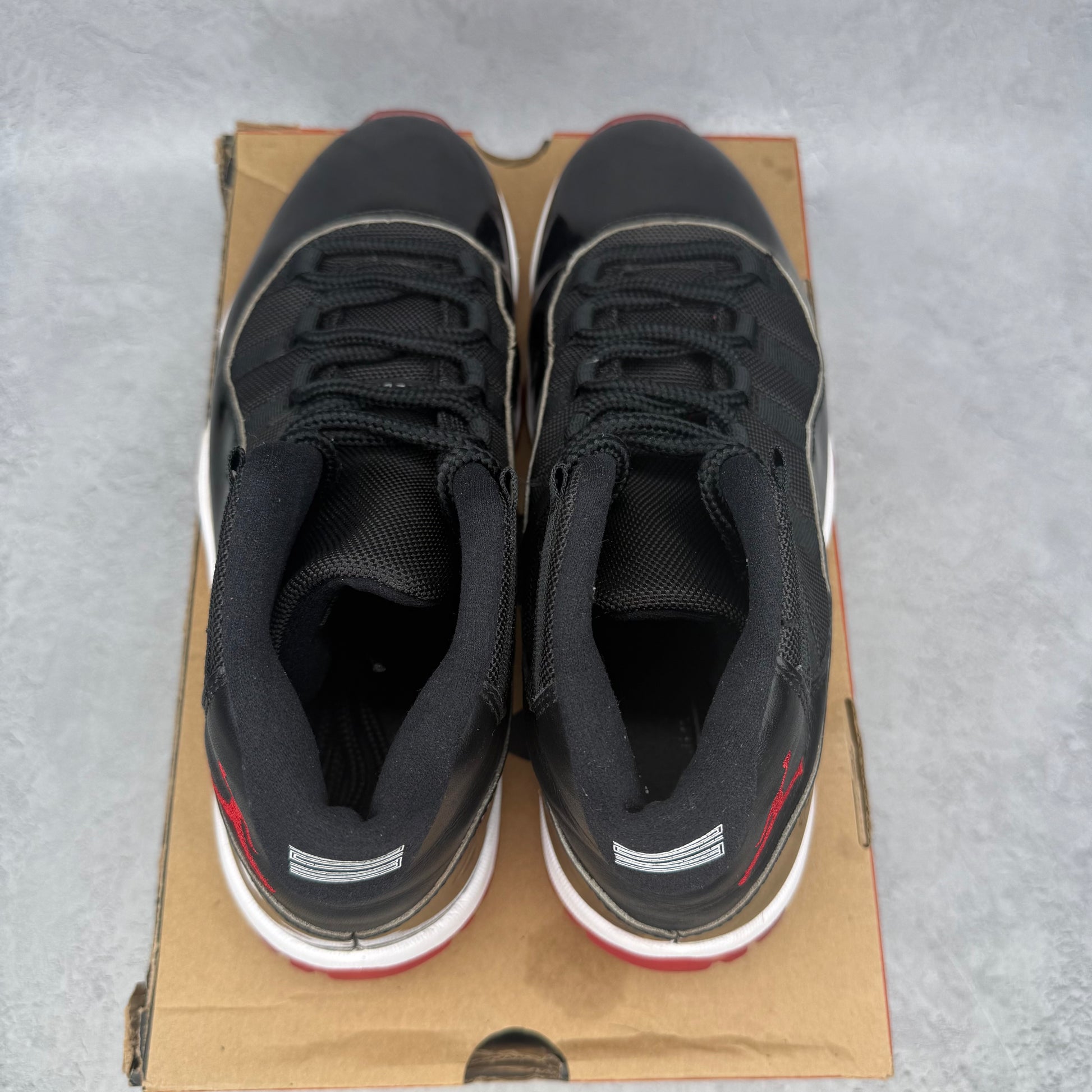 Jordan 11 Retro Playoffs Bred (2019) *pre-owned* SIZE 10