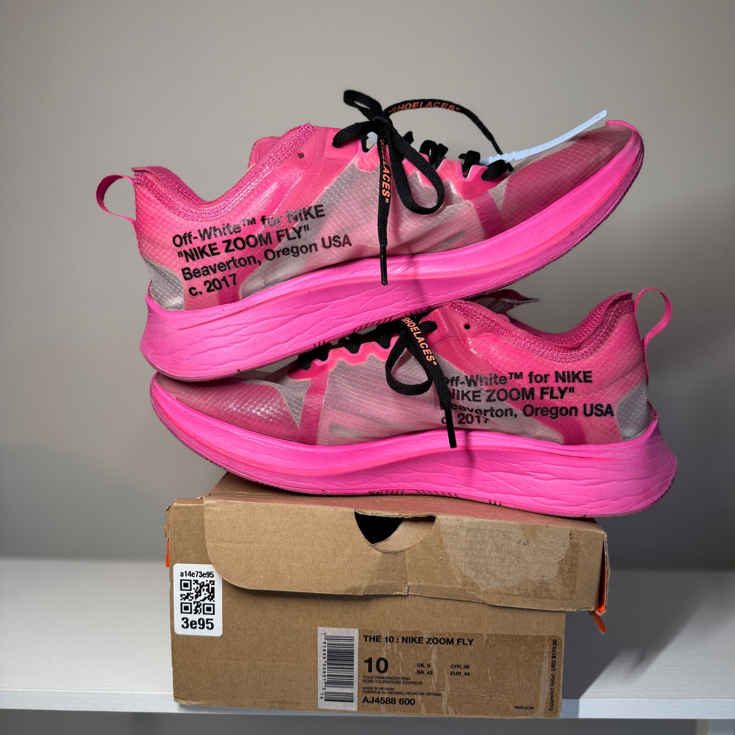 Nike Zoom Fly Off-White Pink *pre-owned* (SIZE 10)