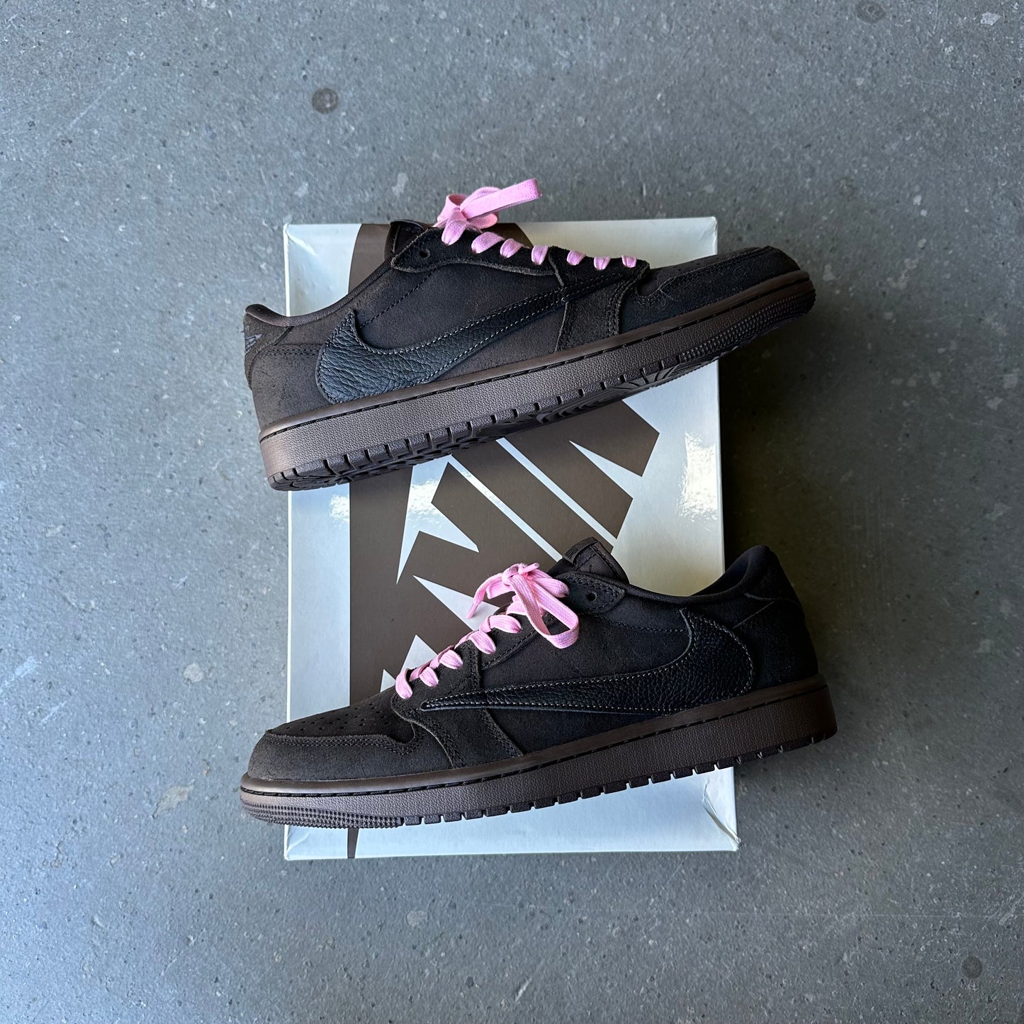 Jordan 1 Retro Low OG SP Travis Scott Velvet Brown *pre-owned* (SIZE 9.5)