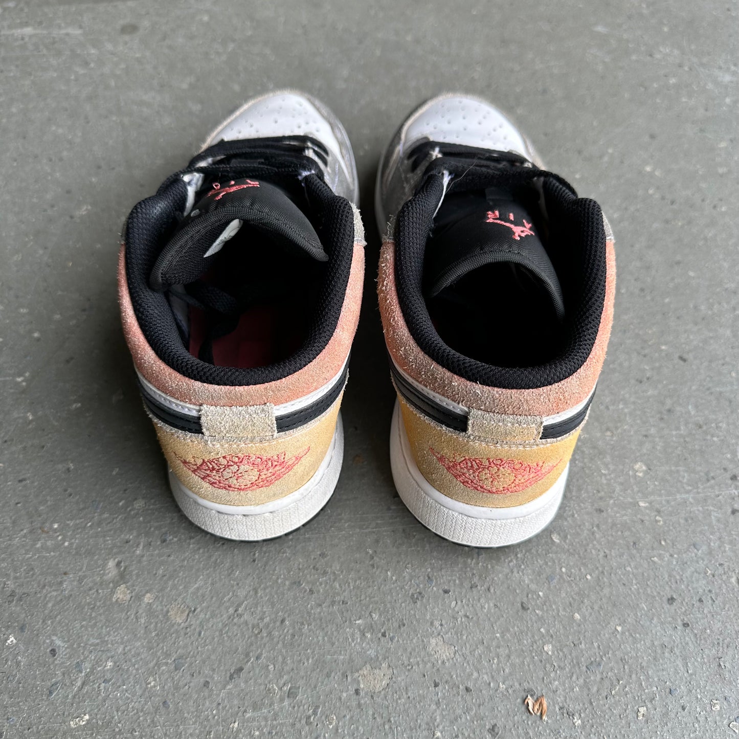 Jordan 1 Low SE Flight Club (GS) *pre-owned* (SIZE 5.5Y)