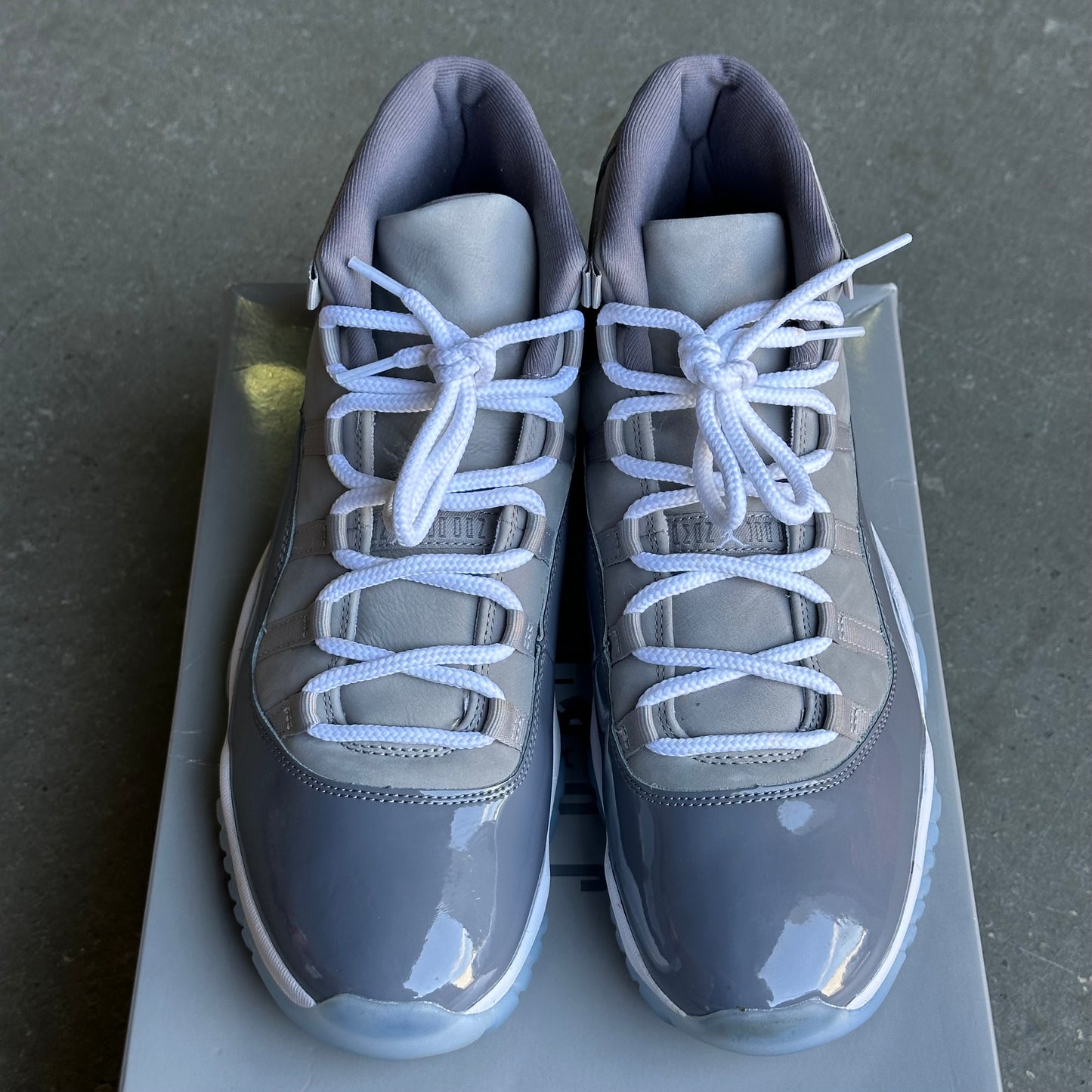 Jordan 11 Retro Cool Grey (2021) *pre-owned* (SIZE 13)