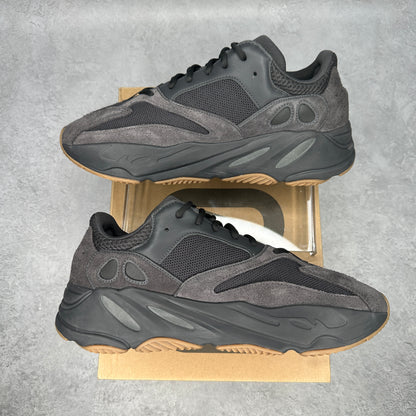 adidas Yeezy Boost 700 Utility Black *pre-owned* SIZE 11.5