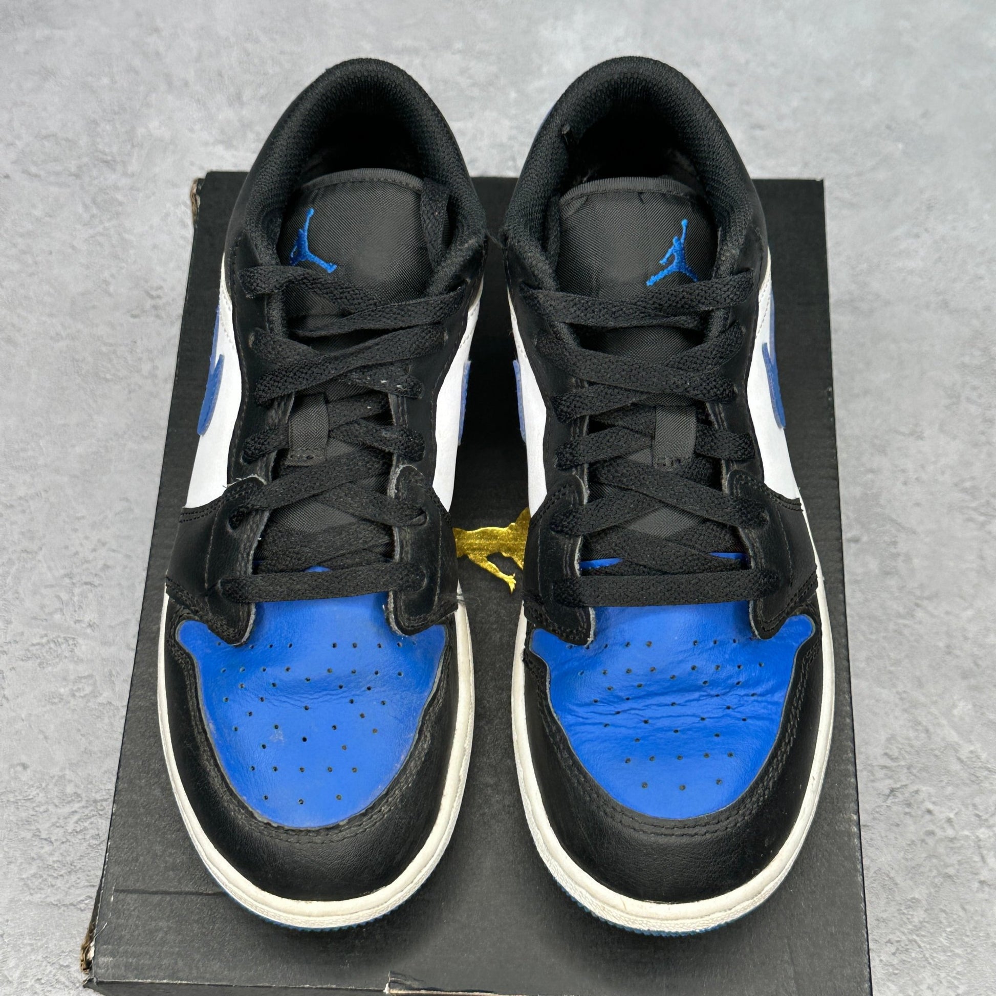 Jordan 1 Low SE Alternate Royal Toe (GS) *pre - owned* SIZE 5.5Y - Kicks Collective PA - Jordan - 553560 - 140 - Kid's Shoes - 5.5Y - Brand New