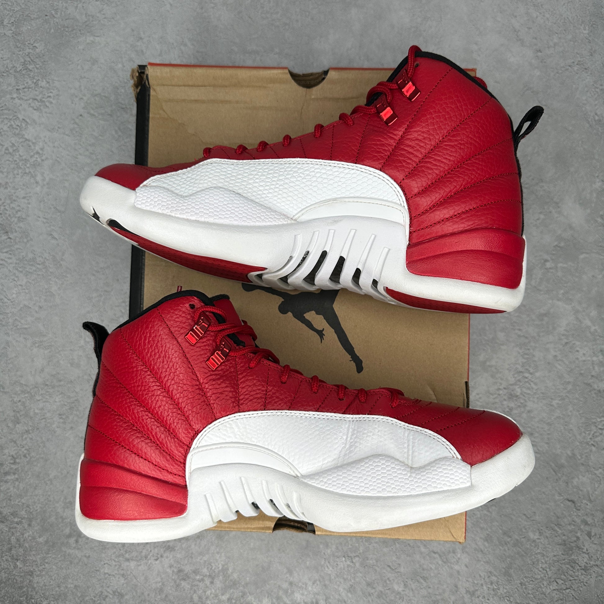 Jordan 12 Retro Gym Red *pre-owned* SIZE 10
