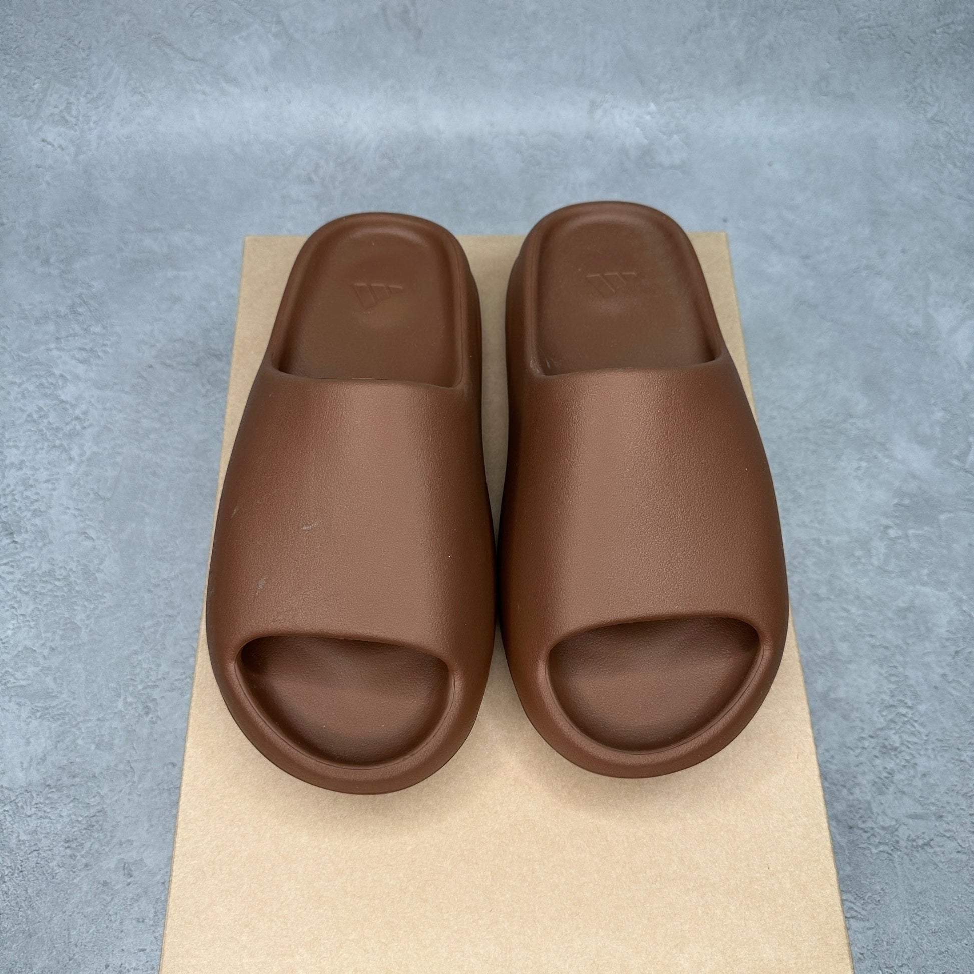 adidas Yeezy Slide Flax *pre-owned* SIZE 8