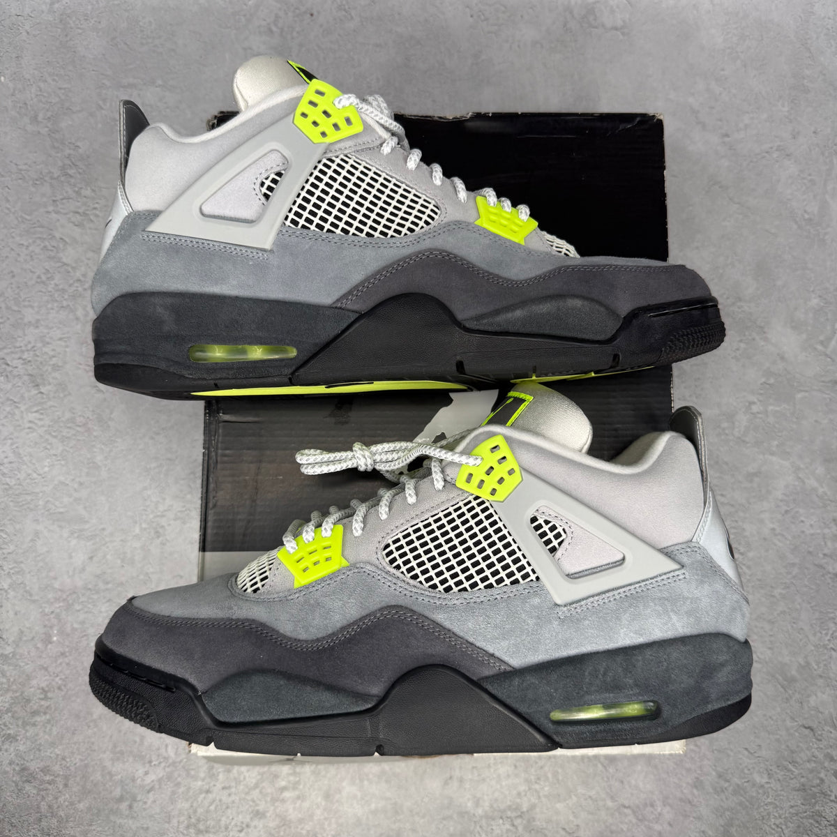 Jordan 4 Retro SE 95 Neon *pre-owned* SIZE 13
