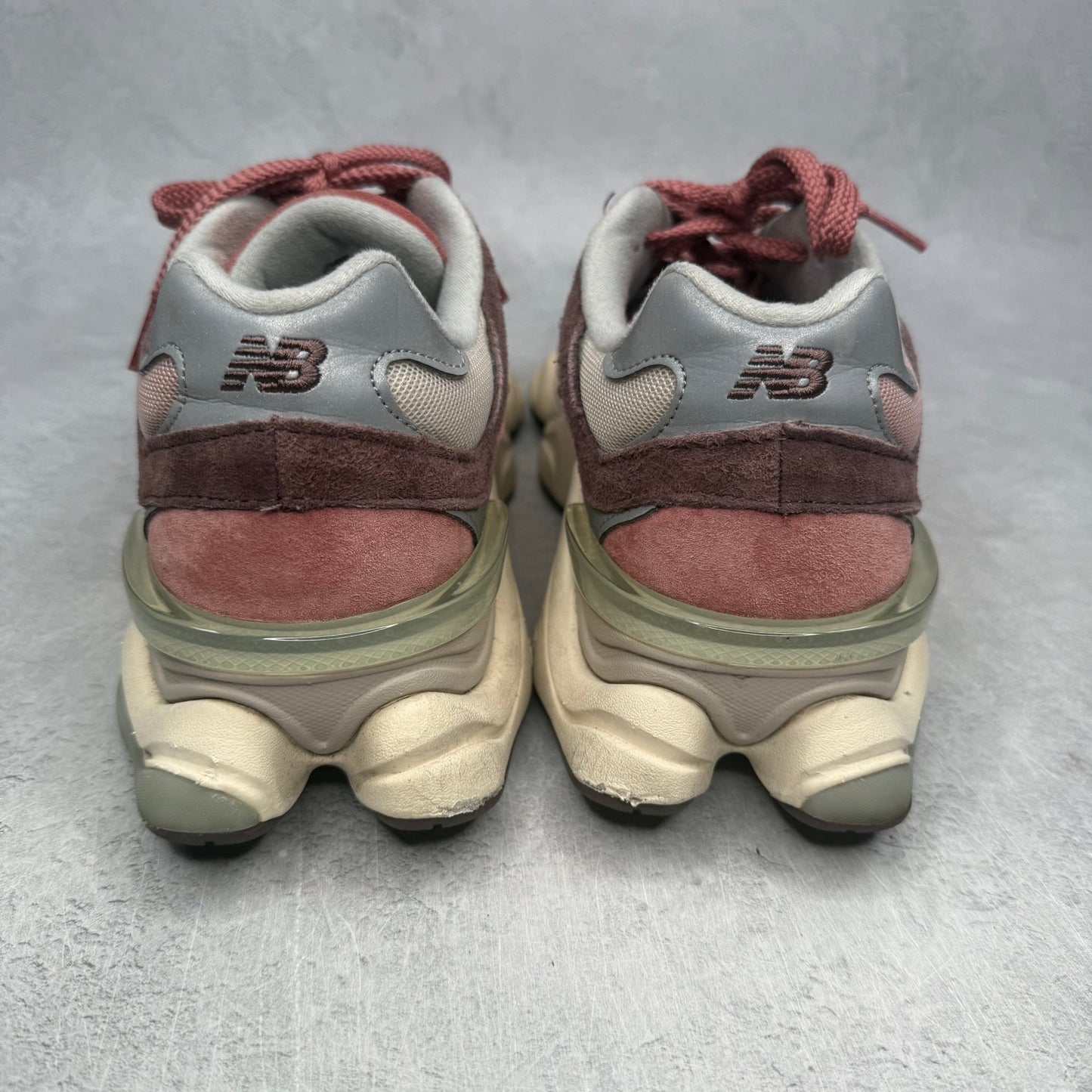 New Balance 9060 Cherry Blossom *pre-owned* SIZE 9.5