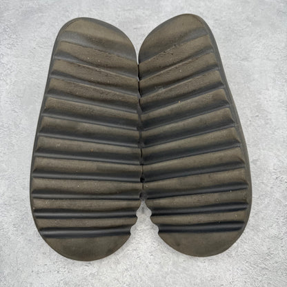 adidas Yeezy Slide Dark Onyx *pre-owned* SIZE 8