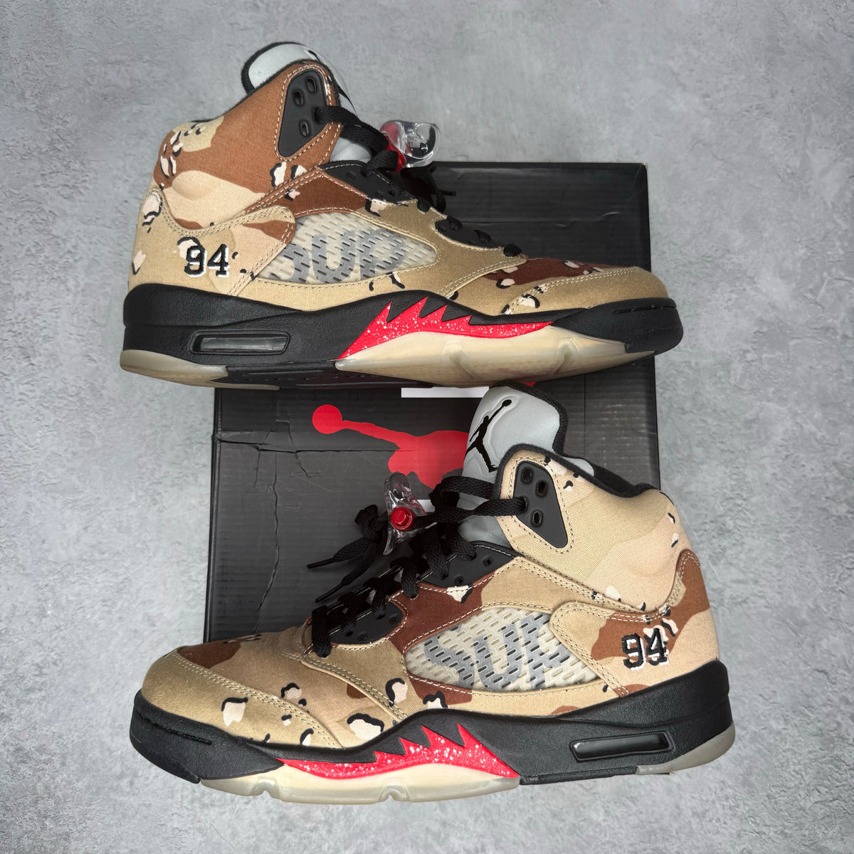 Jordan 5 Retro Supreme Desert Camo *pre-owned* SIZE 9