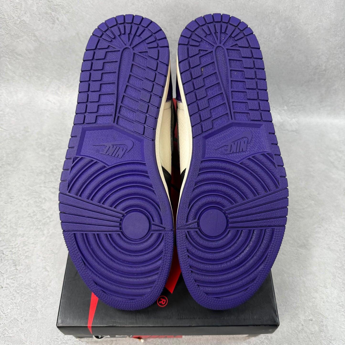 Jordan 1 Retro High Court Purple *pre-owned* SIZE 9.5