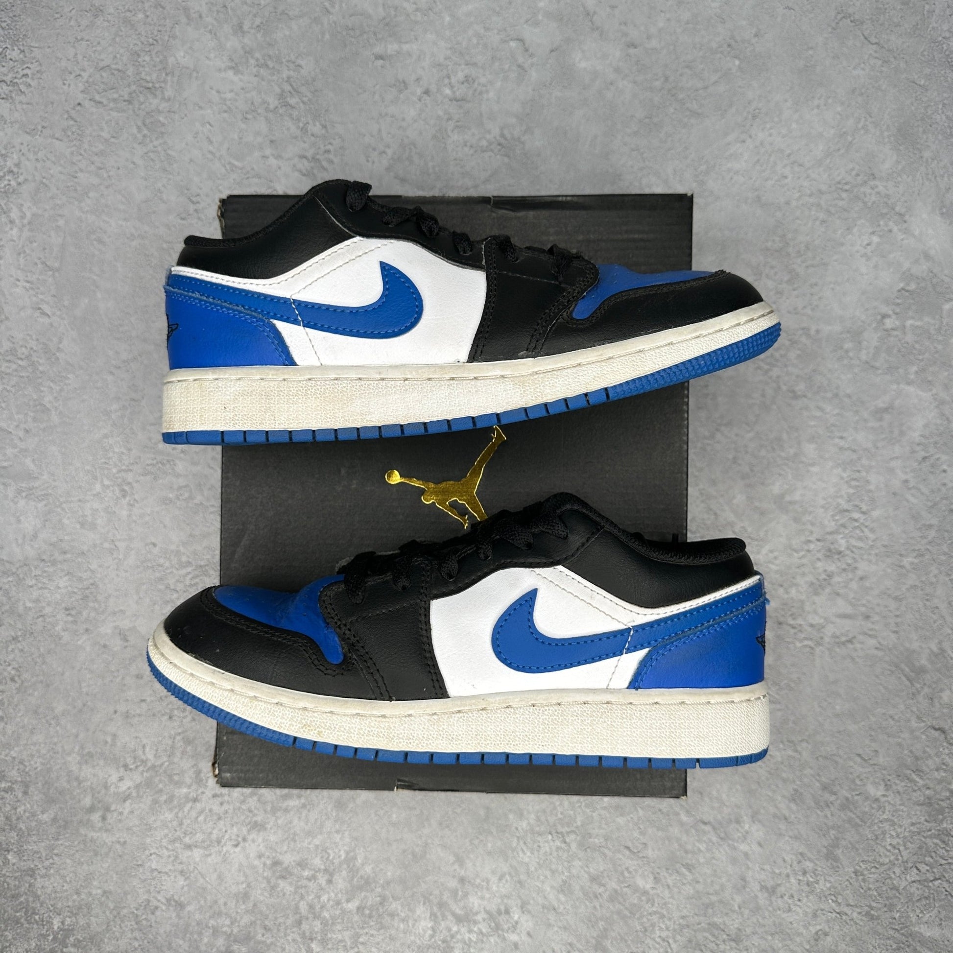 Jordan 1 Low SE Alternate Royal Toe (GS) *pre - owned* SIZE 5.5Y - Kicks Collective PA - Jordan - 553560 - 140 - Kid's Shoes - 5.5Y - Brand New