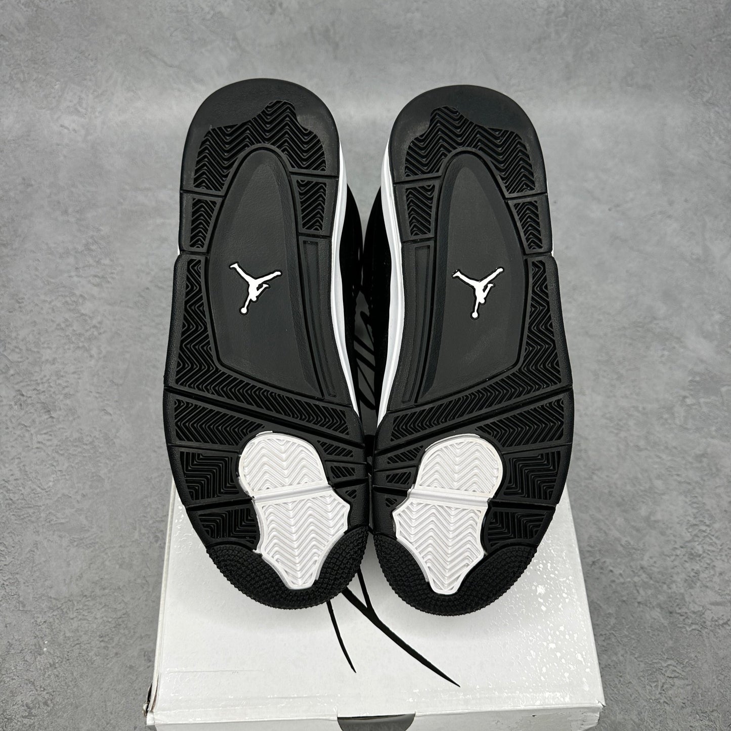 Jordan 4 Retro White Thunder CLEAN *pre - owned* SIZE 8 - Kicks Collective PA - Jordan - FQ8138-001 - Men's Shoes - 8M/9.5W - Pre - Owned