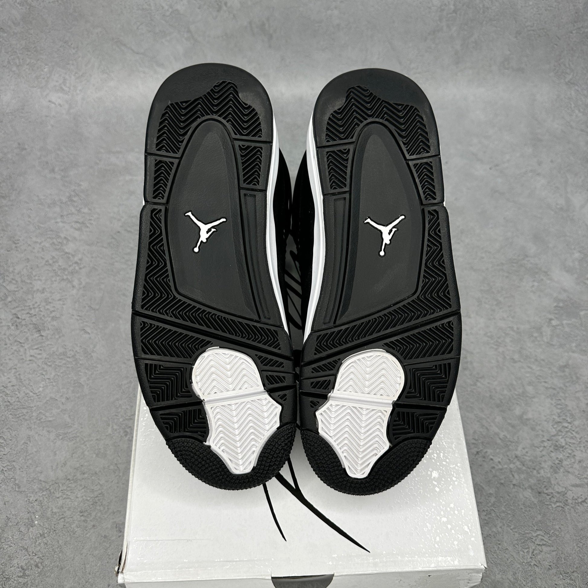 Jordan 4 Retro White Thunder CLEAN *pre - owned* SIZE 8 - Kicks Collective PA - Jordan - FQ8138-001 - Men's Shoes - 8M/9.5W - Pre - Owned