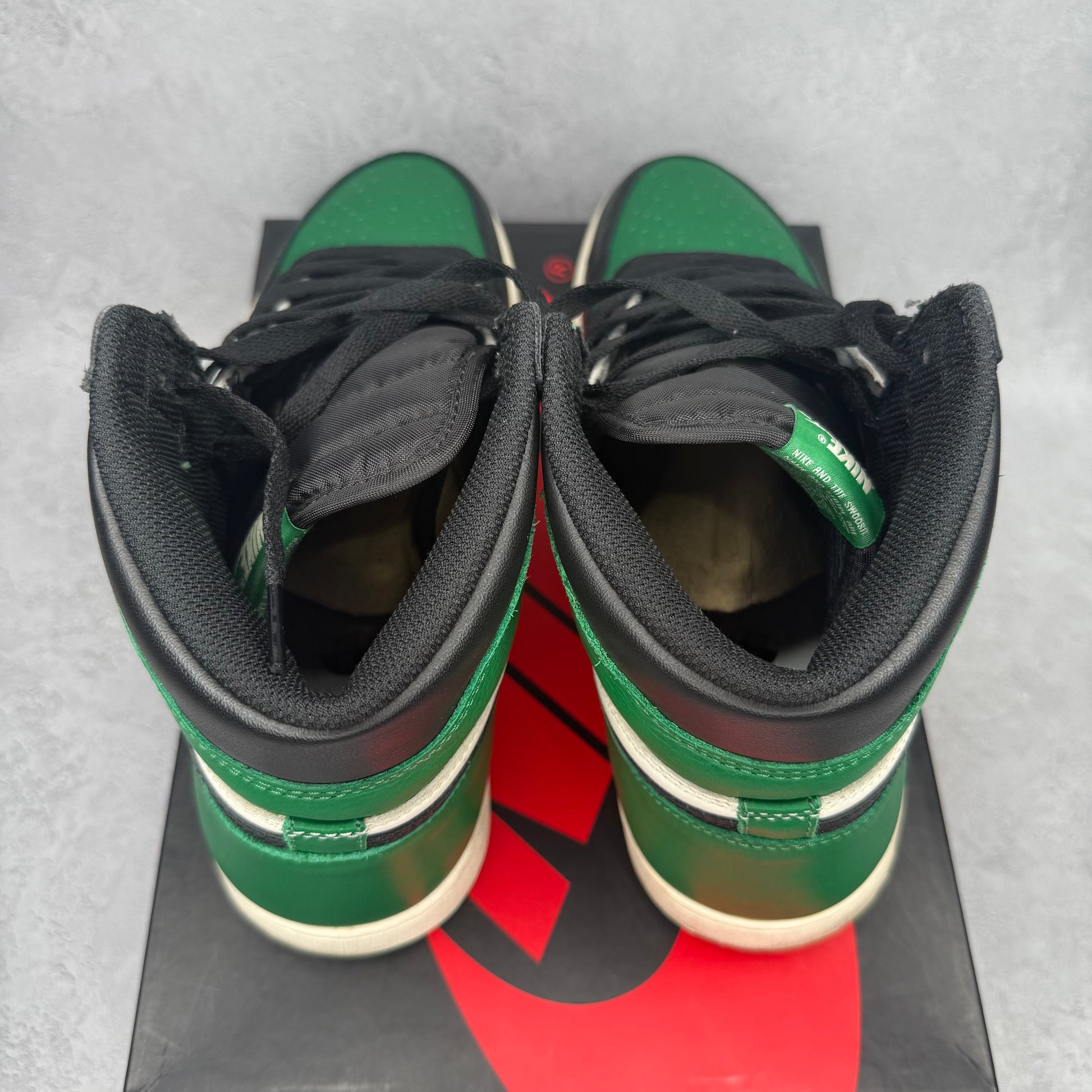 Jordan 1 Retro High Pine Green *pre-owned* SIZE 11