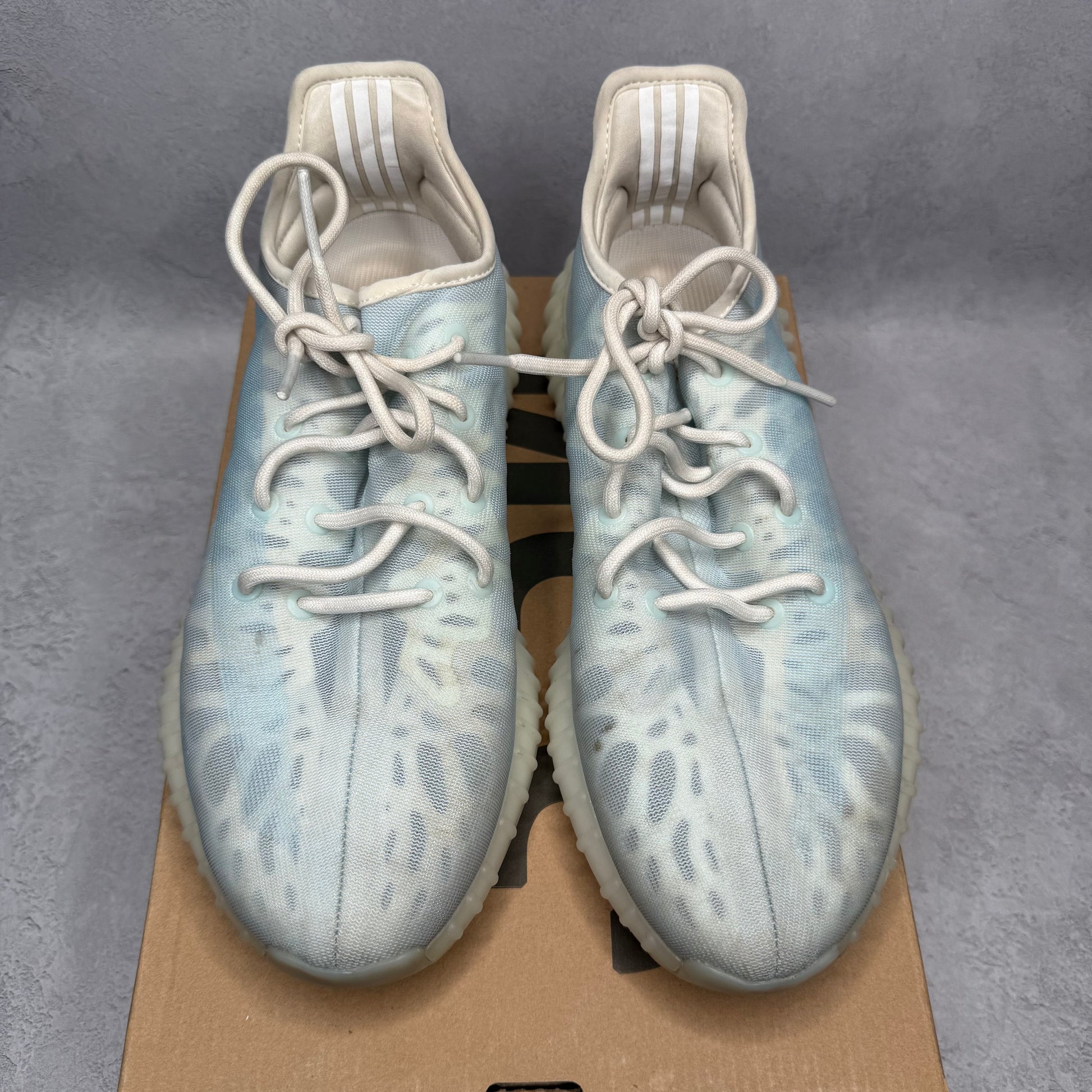 adidas Yeezy Boost 350 V2 Mono Ice *pre-owned* SIZE 9.5