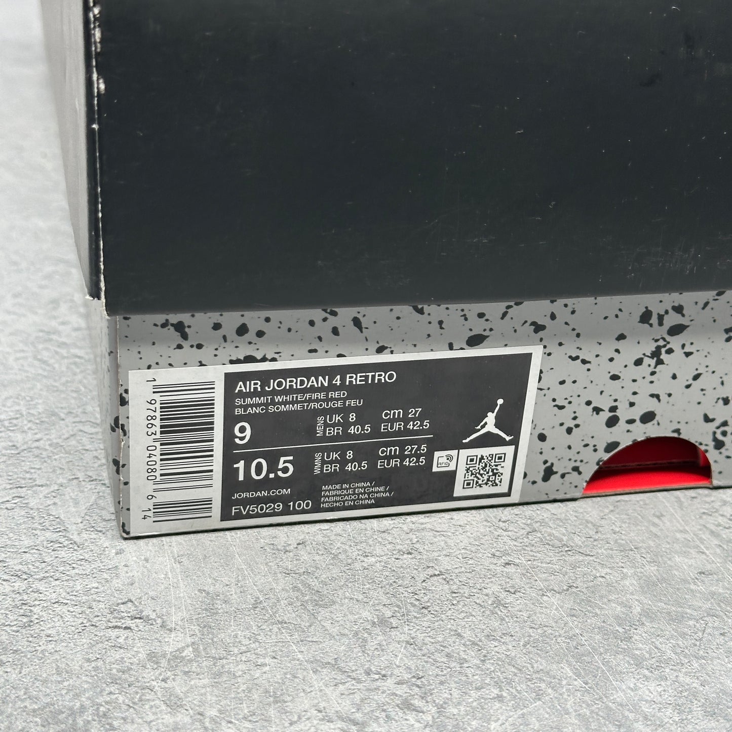 Jordan 4 Retro White Cement (2025) *pre-owned* SIZE 9