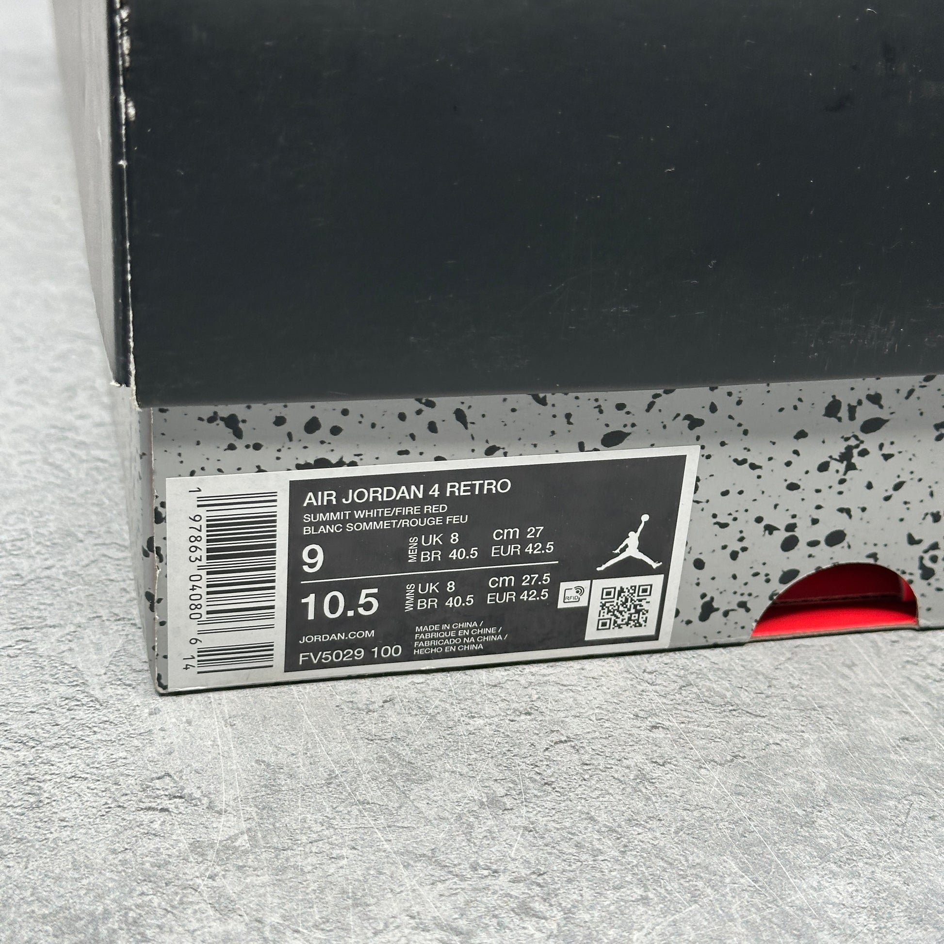 Jordan 4 Retro White Cement (2025) *pre-owned* SIZE 9