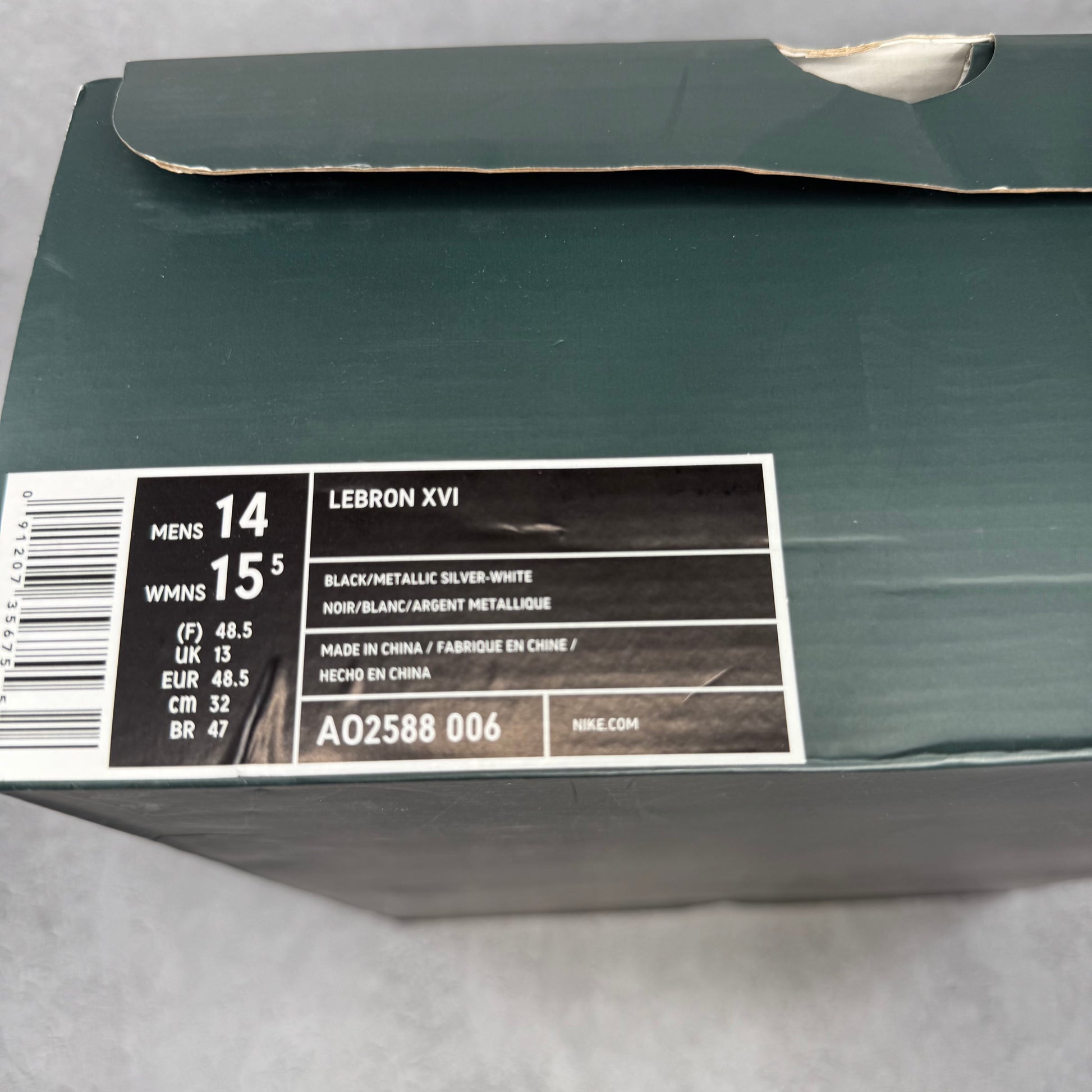 Nike LeBron 16 Oreo *pre-owned* SIZE 14