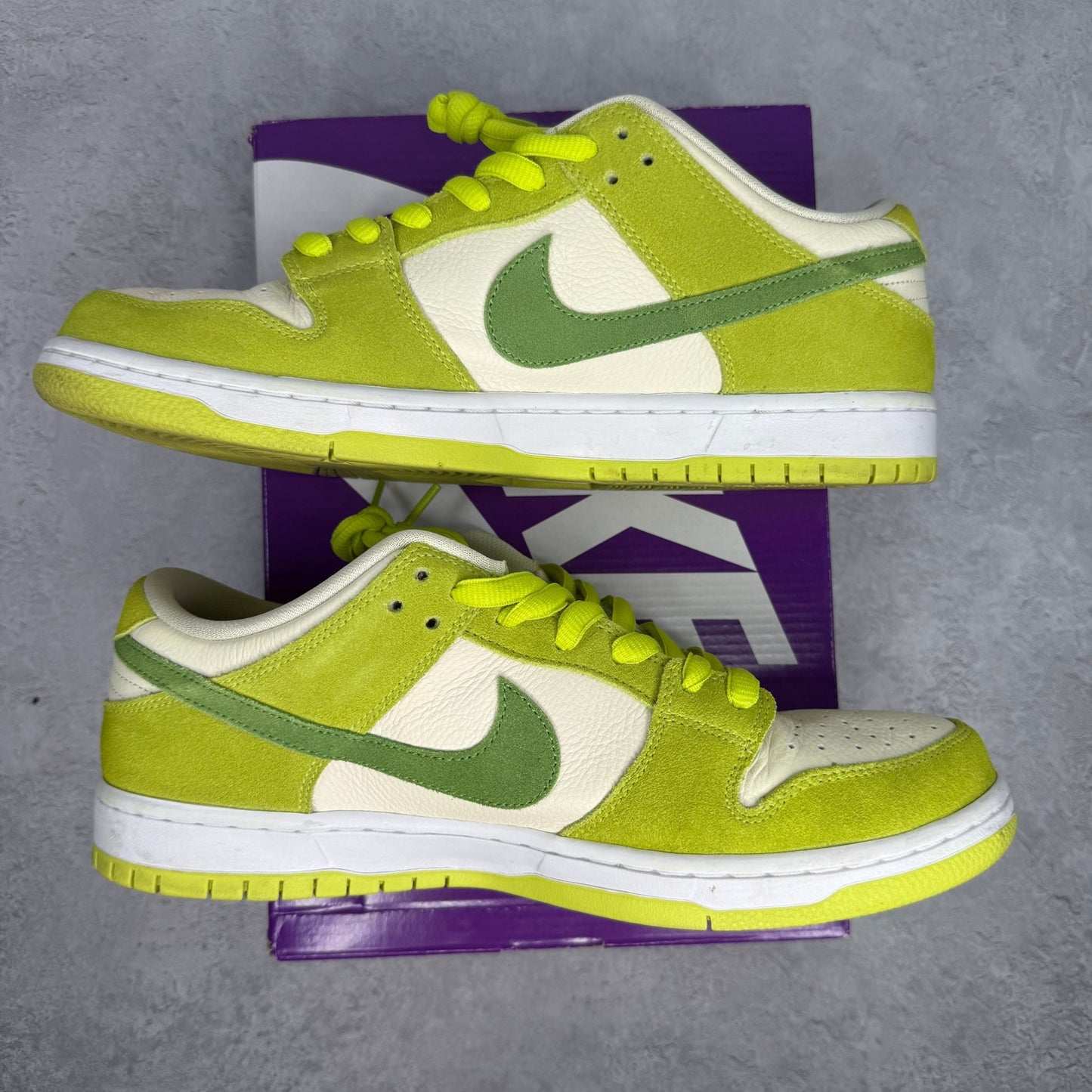 Nike SB Dunk Low Green Apple *pre - owned* SIZE 11.5 - Kicks Collective PA - Nike - DM0807 - 300 - Men's Shoes - 11.5M/13W - Pre - Owned