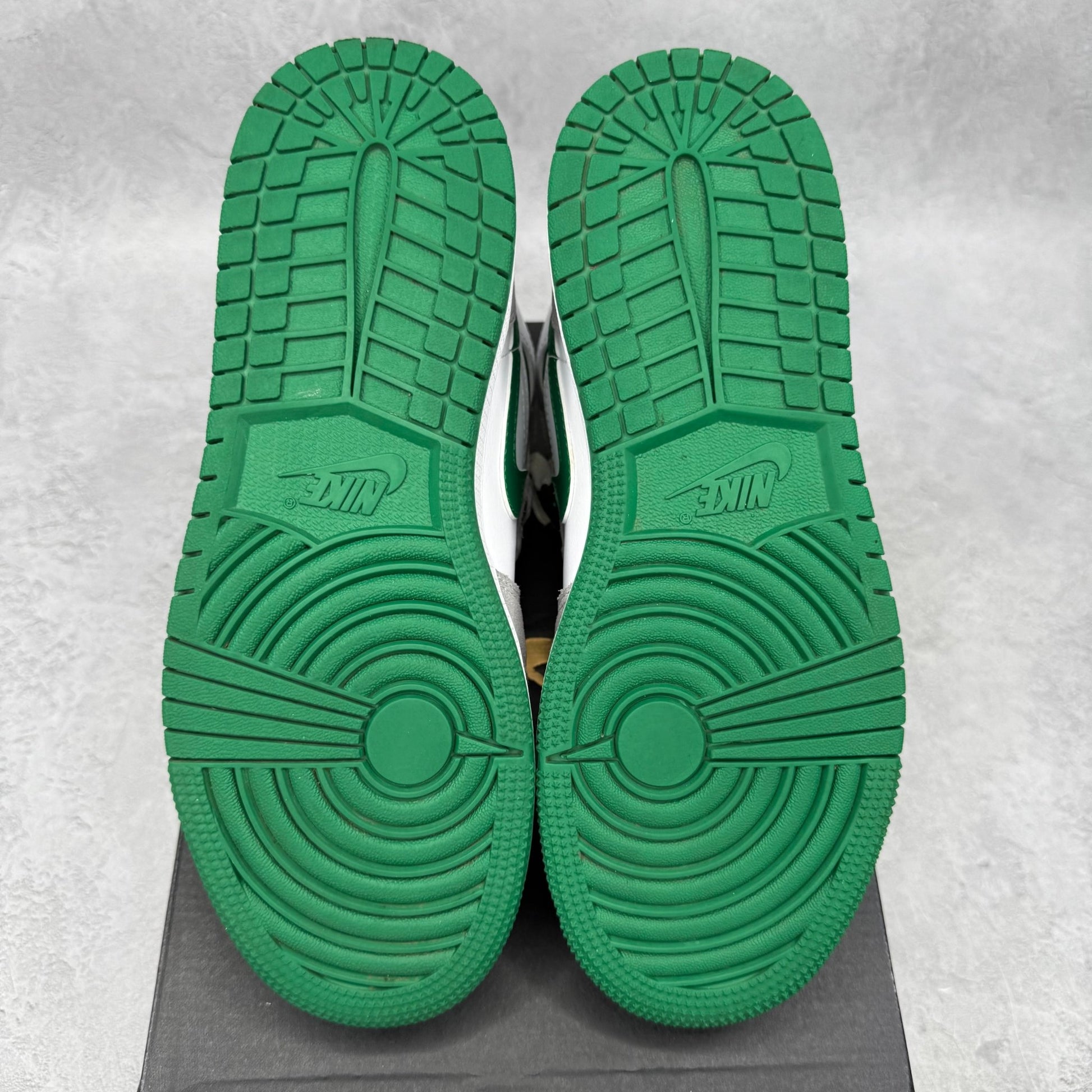 Jordan 1 Mid SE White Pine Green Smoke Grey (GS) *pre - owned* SIZE 5.5Y - Kicks Collective PA - Jordan - DC7248-103 - Kid's Shoes - 5.5Y - Pre - Owned